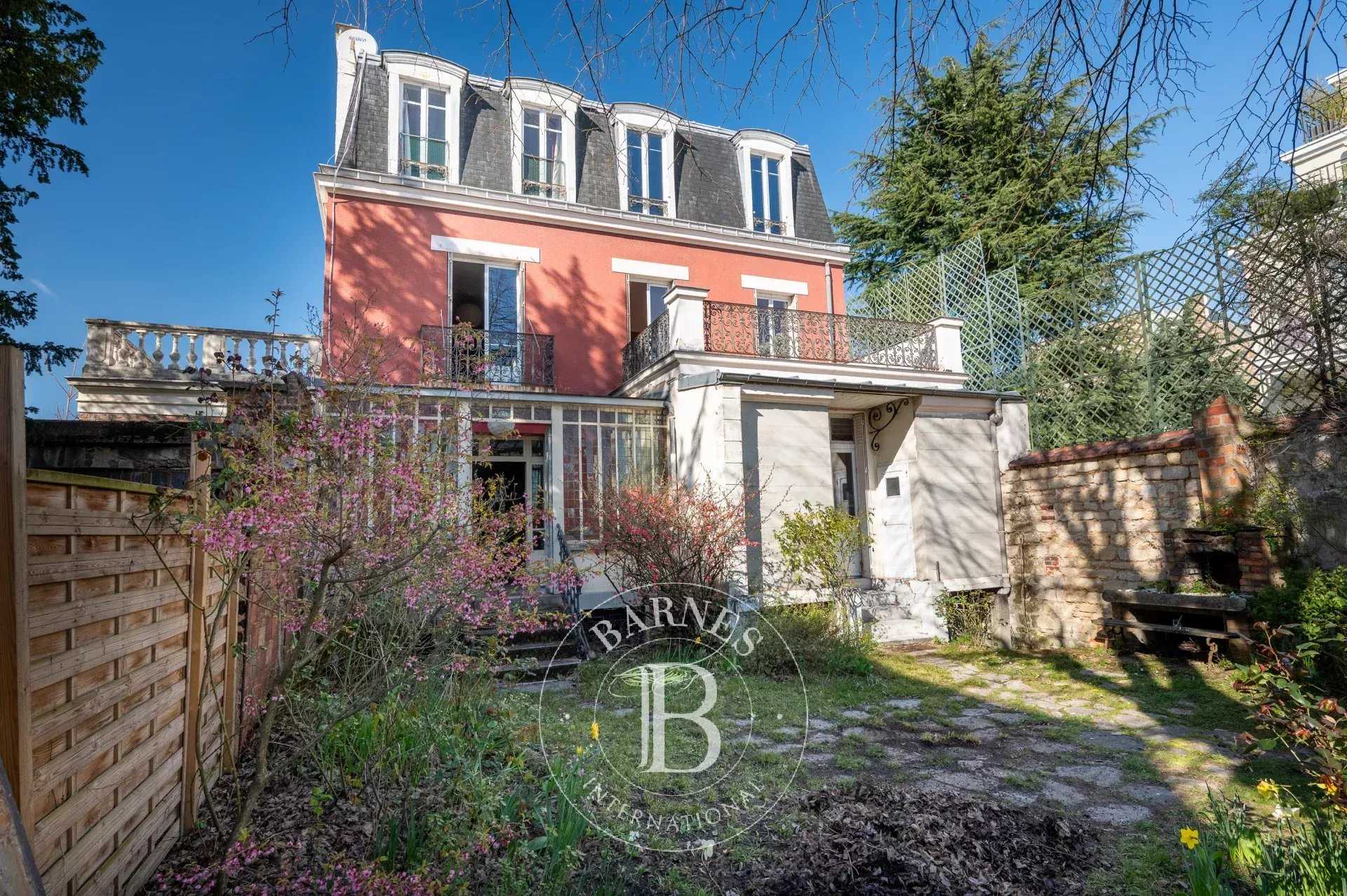 Courbevoie  - Hôtel particulier 10 Pi&egrave;ces 7 Chambres