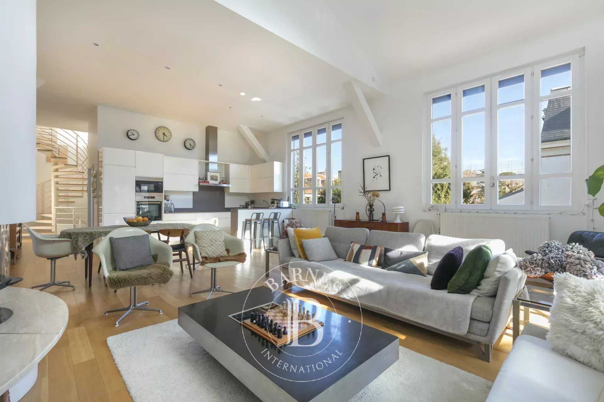 Bois-Colombes  - Maison 7 Pi&egrave;ces 4 Chambres