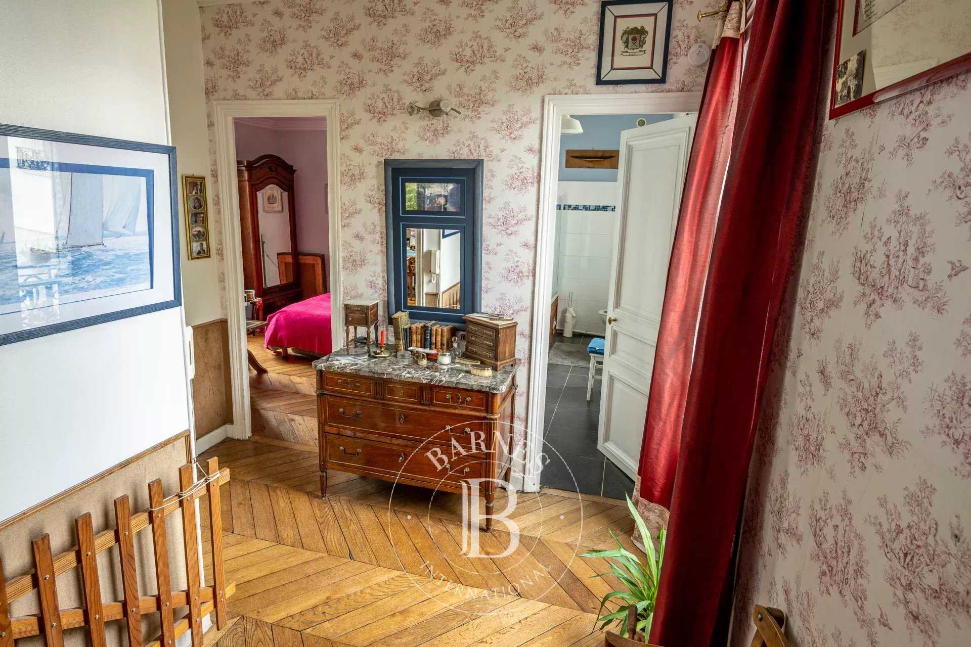 Bois-Colombes  - House 6 Bedrooms