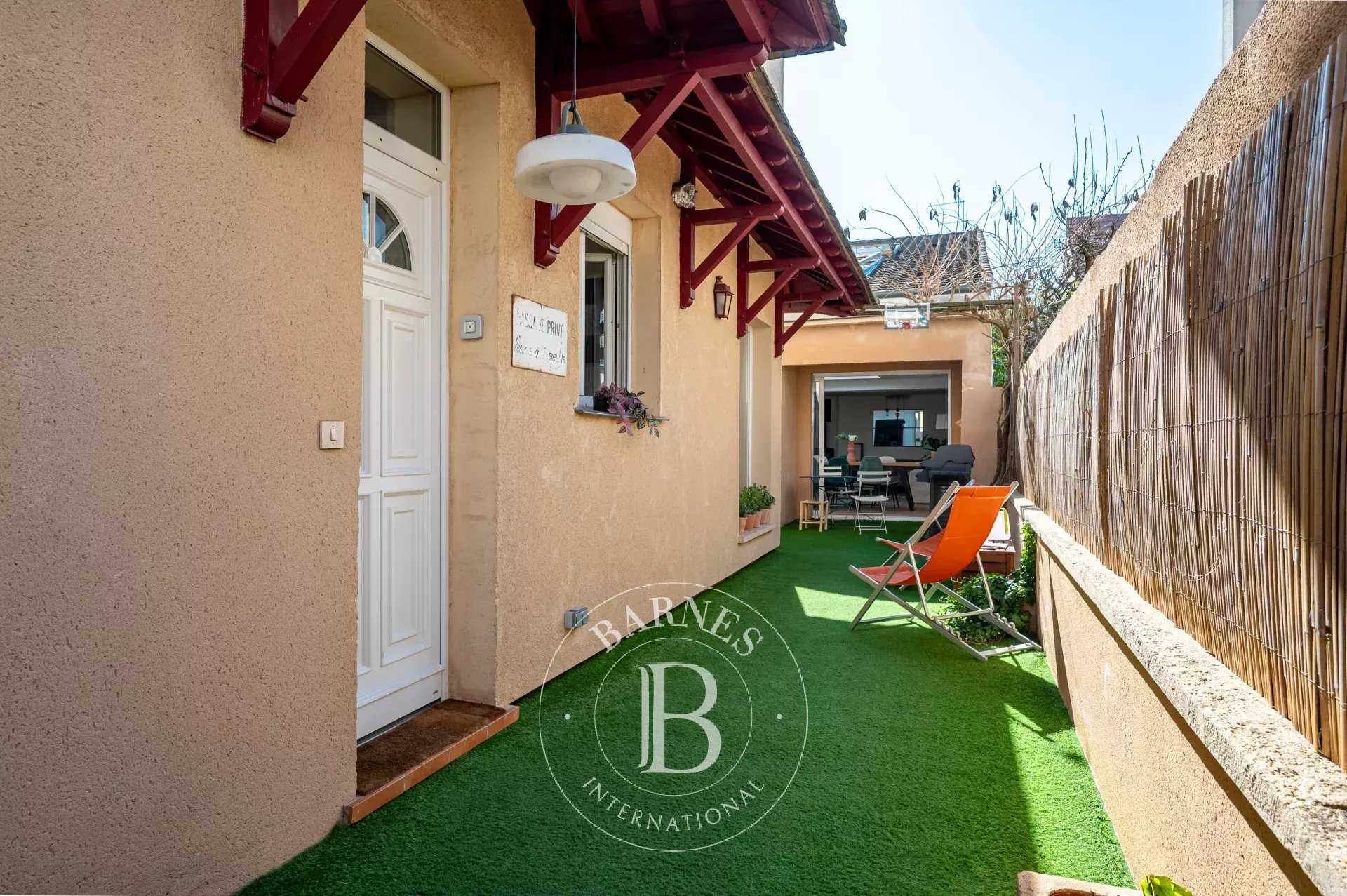 House Nanterre  -  ref 85674837 (picture 1)