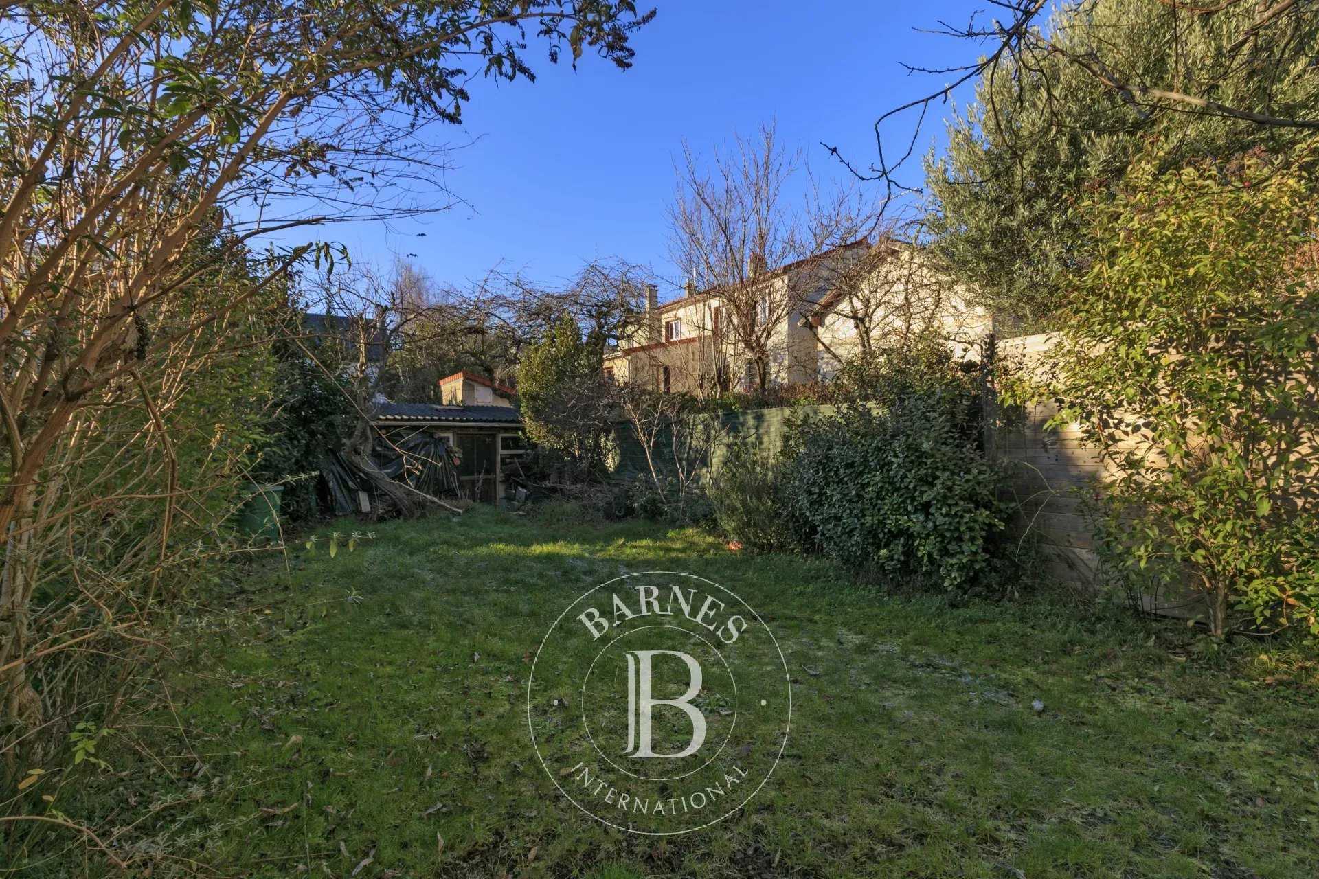 Maison Suresnes  -  ref 86612690 (picture 1)