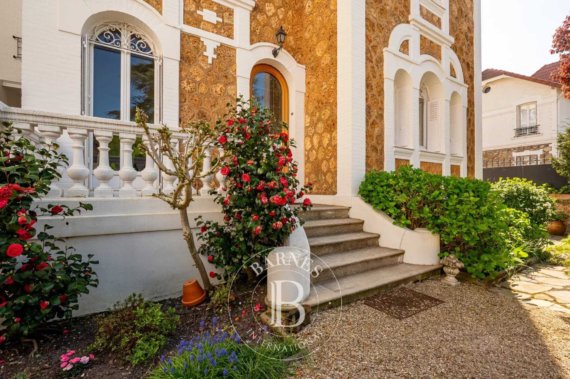Maison Courbevoie  -  ref 85832211 (picture 1)