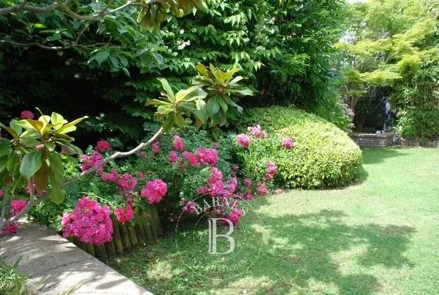 Maison Suresnes  -  ref 84834328 (picture 1)