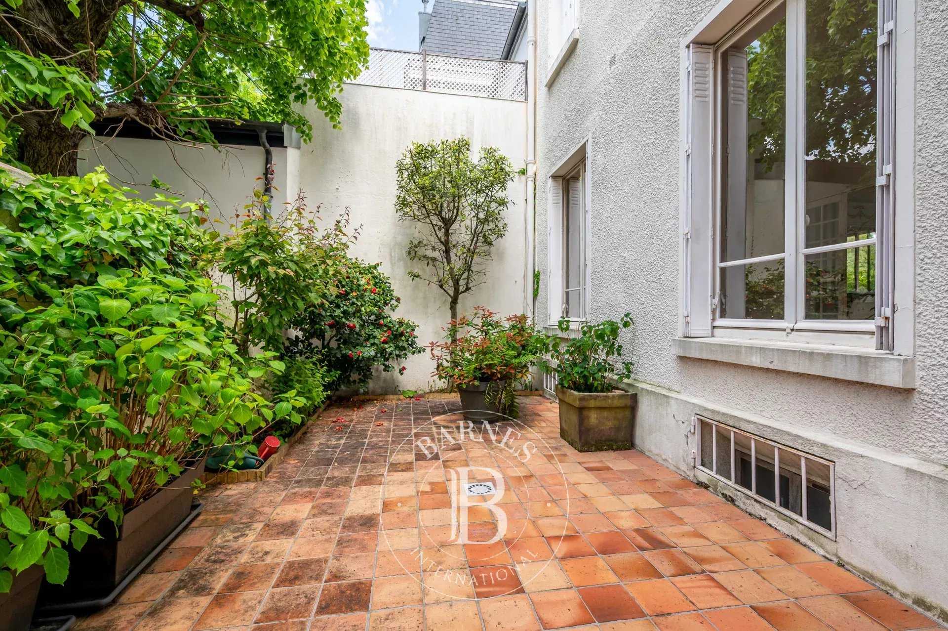 House Asnières-sur-Seine  -  ref 85927995 (picture 2)