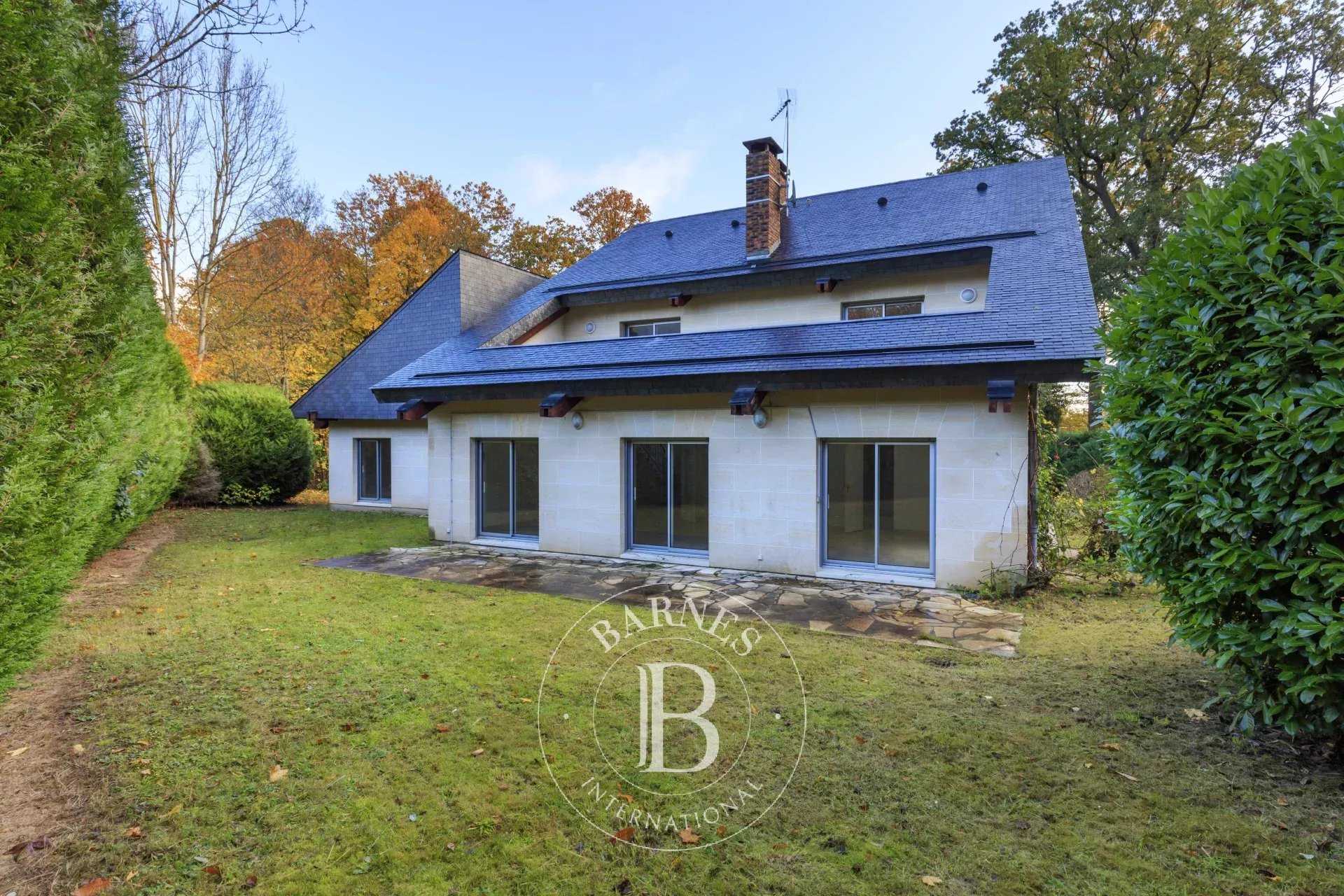 Maison Rueil-Malmaison  -  ref 83513335 (picture 1)
