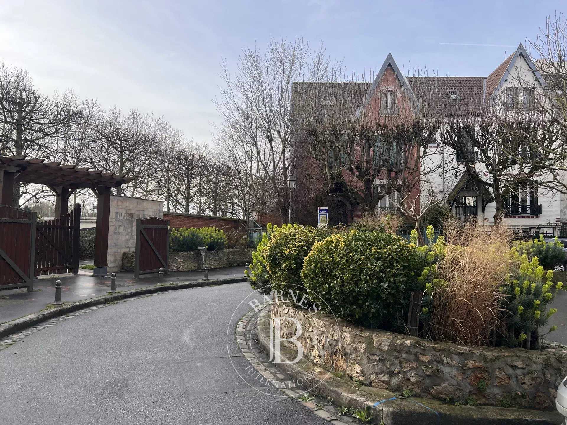 Maison Suresnes  -  ref 86748533 (picture 1)