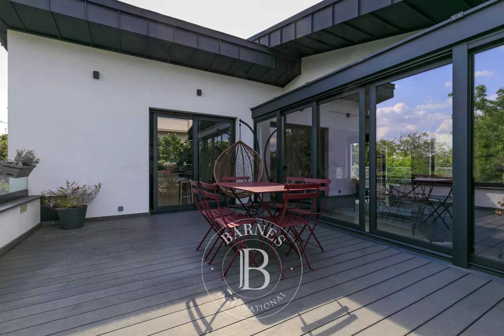 Maison Suresnes  -  ref 85931877 (picture 2)
