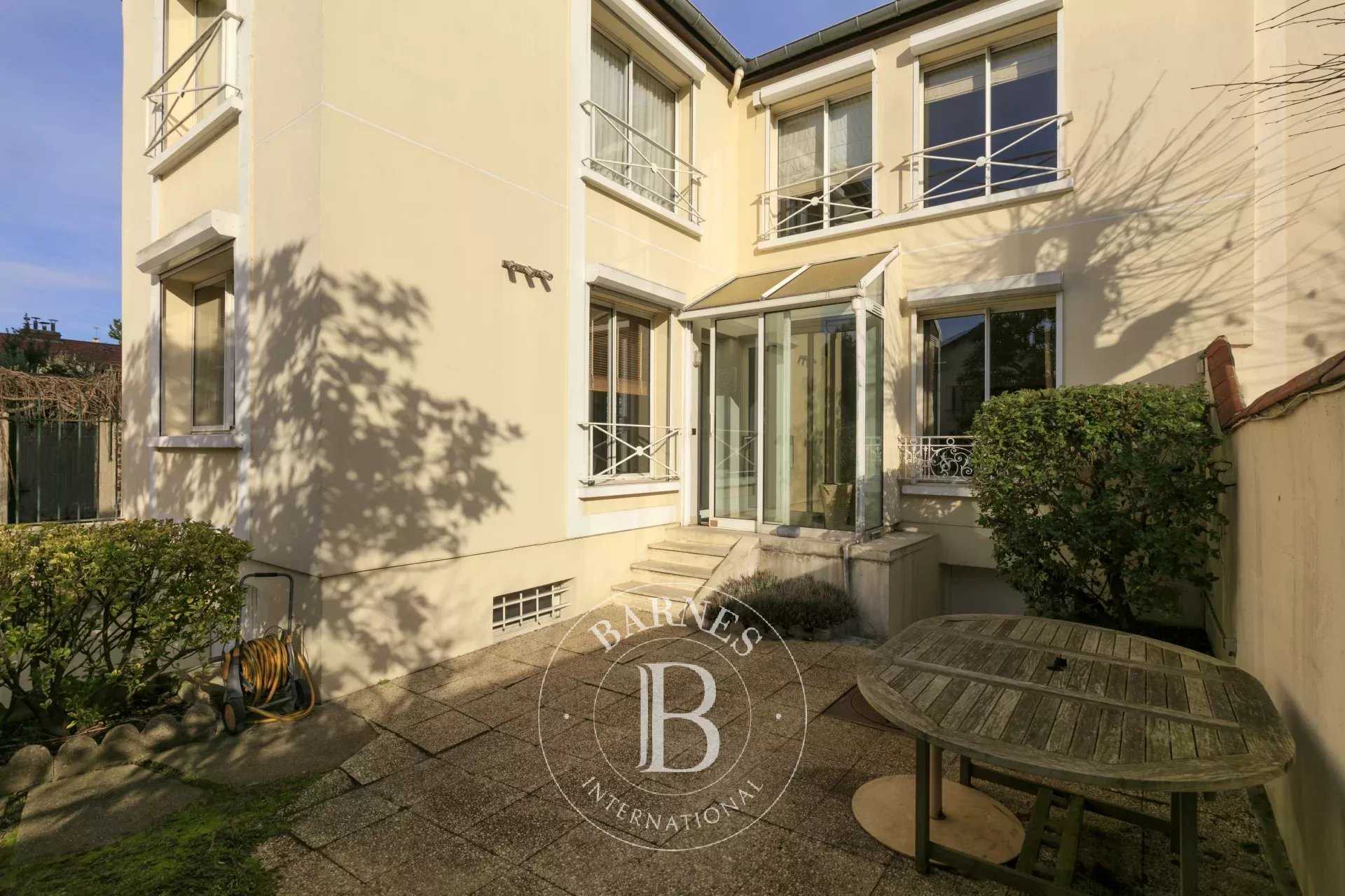 Courbevoie  - House 5 Bedrooms