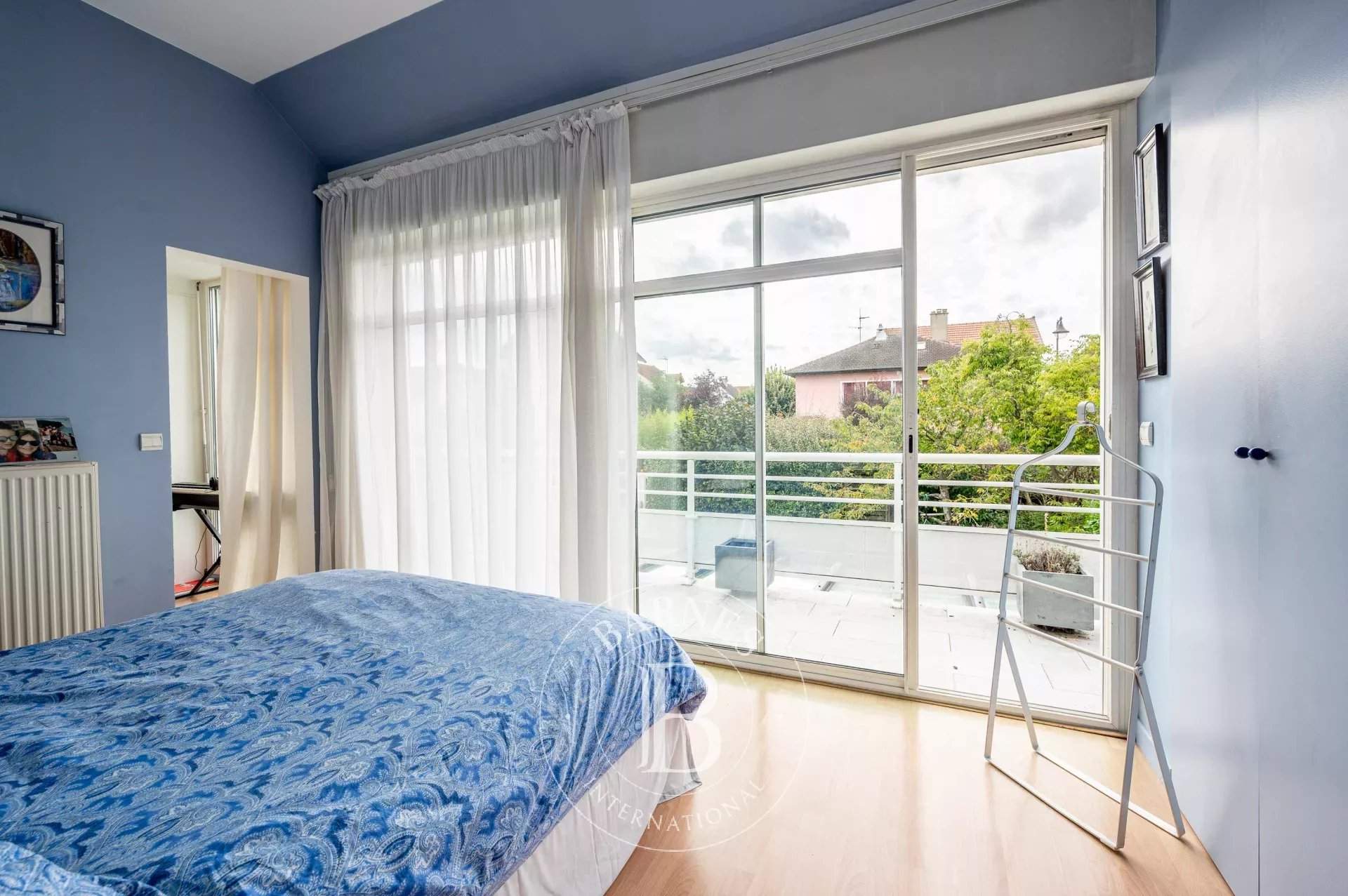 Rueil-Malmaison  - Maison 8 Pi&egrave;ces 5 Chambres - picture 14