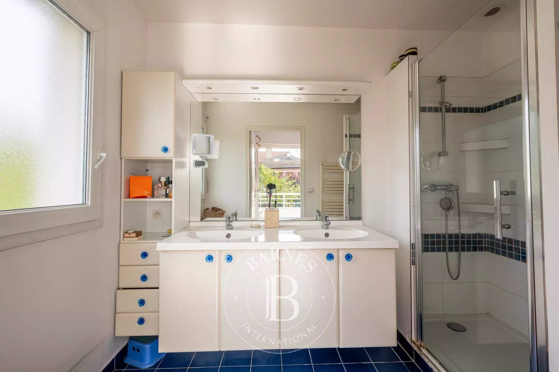 Rueil-Malmaison  - Maison 8 Pi&egrave;ces 5 Chambres - picture 15