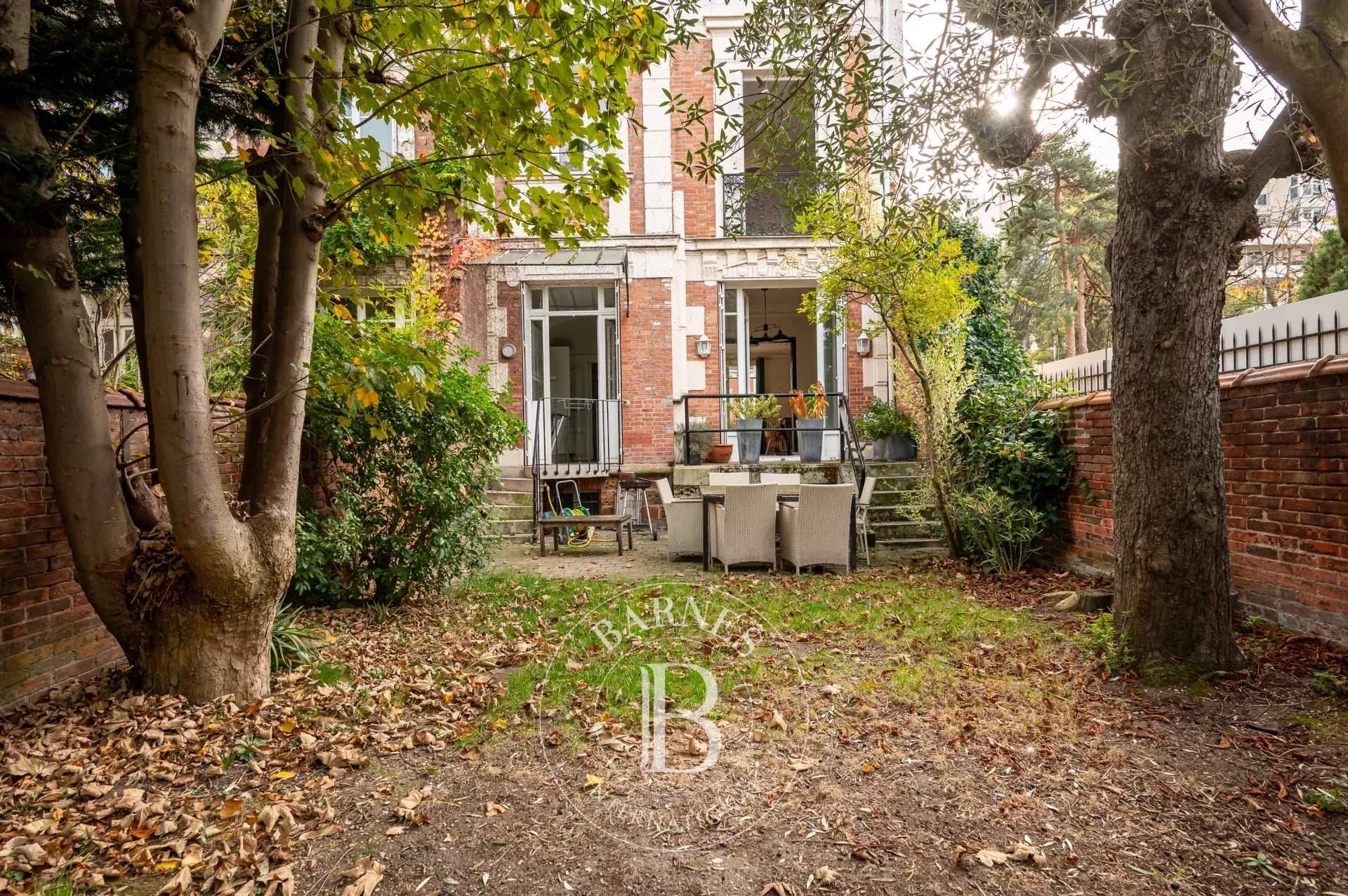 Courbevoie  - Hôtel particulier 8 Pi&egrave;ces 4 Chambres - picture 1