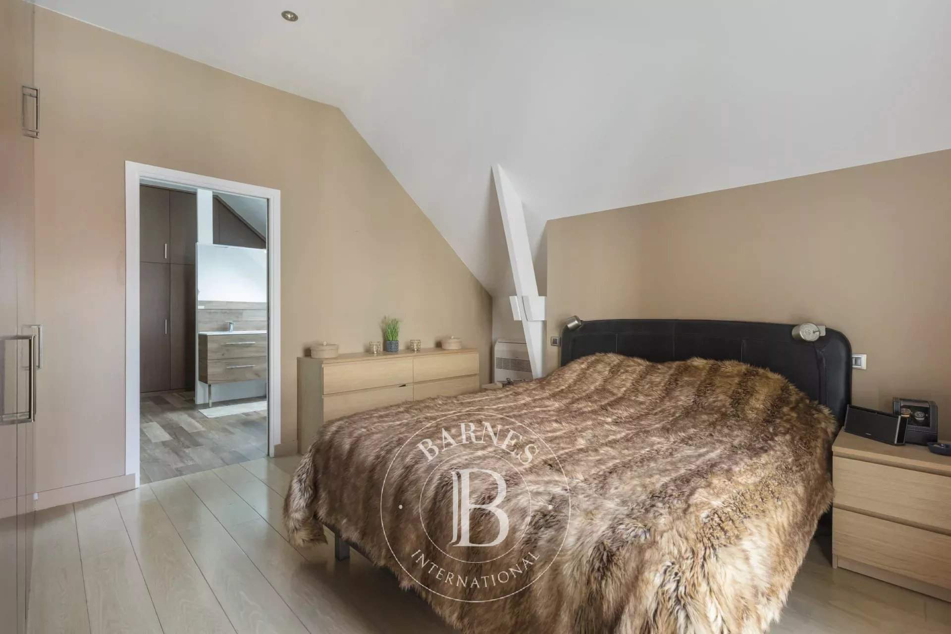 Colombes  - Appartement 6 Pi&egrave;ces 4 Chambres - picture 12