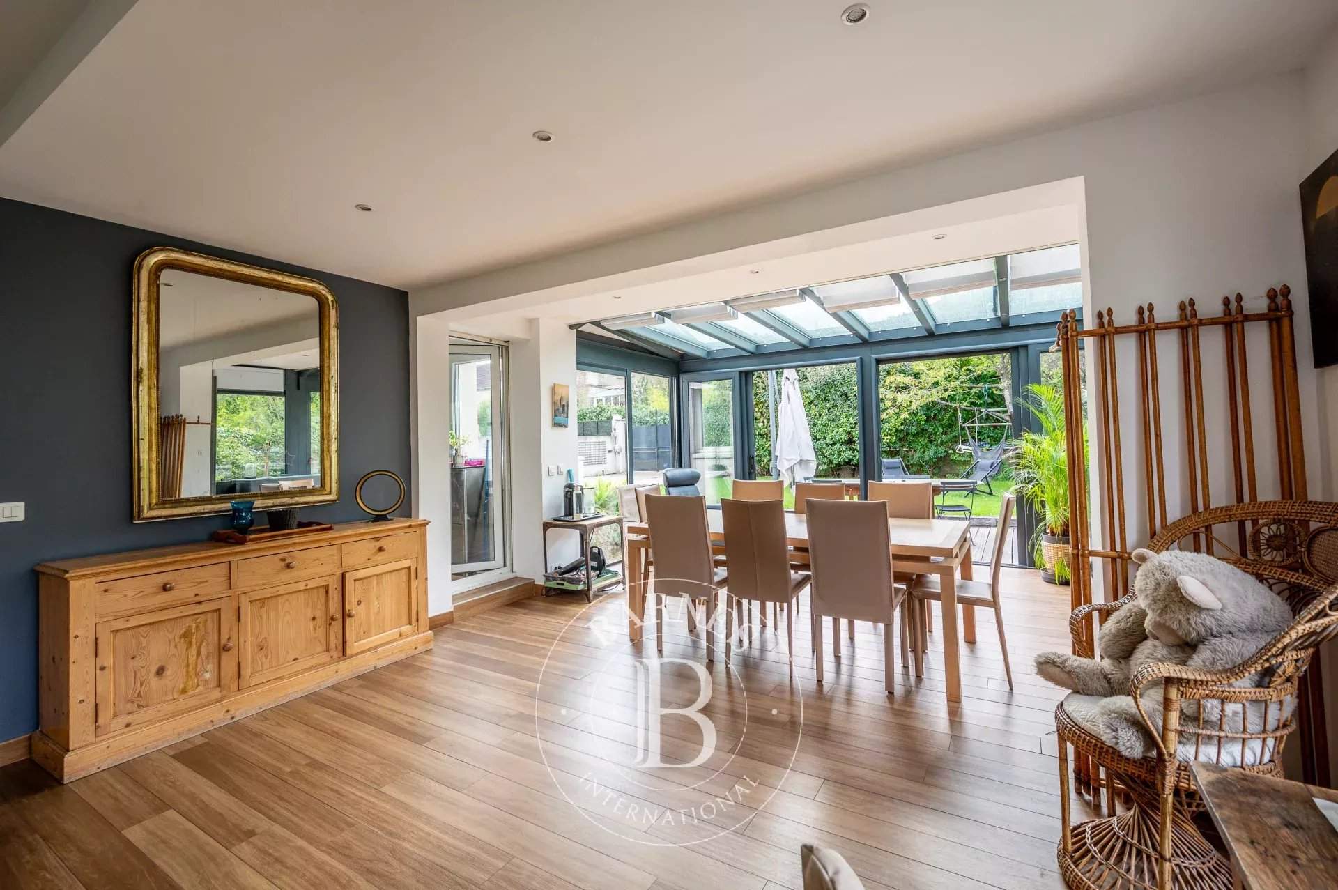 Rueil-Malmaison  - Maison 8 Pi&egrave;ces 5 Chambres - picture 2