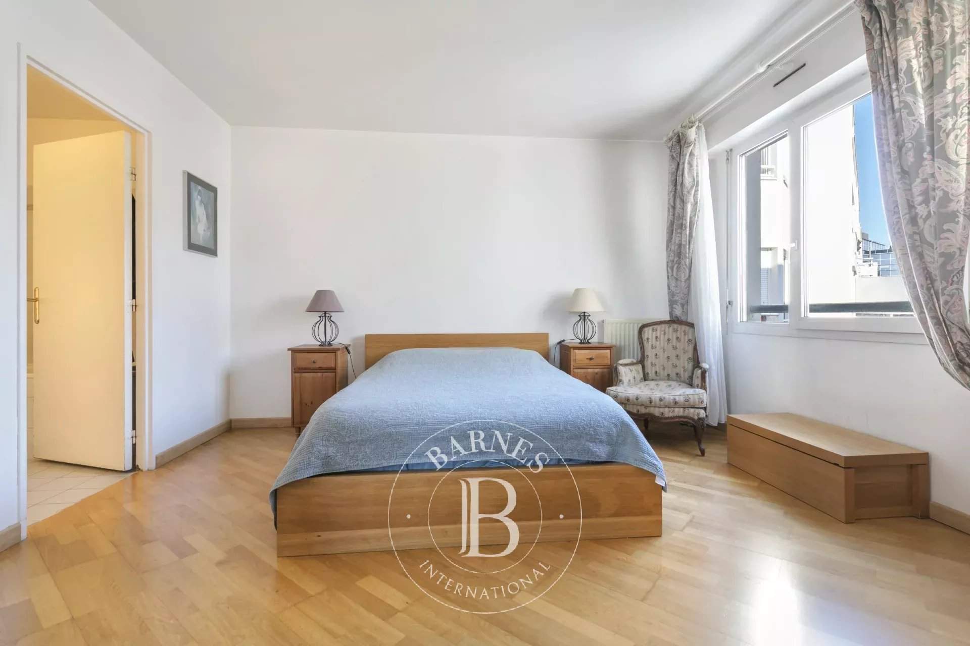 Suresnes  - Duplex 5 Pi&egrave;ces 3 Chambres - picture 9