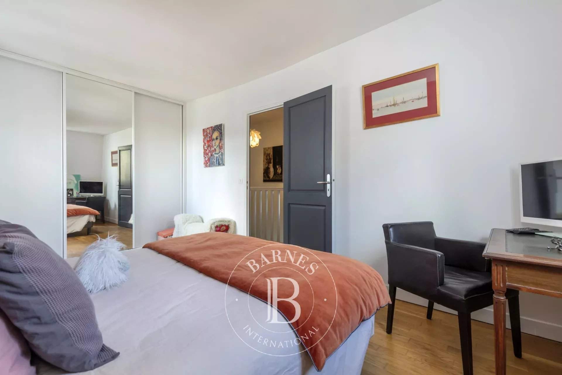 Asnières-sur-Seine  - Maison 5 Pi&egrave;ces 4 Chambres - picture 9