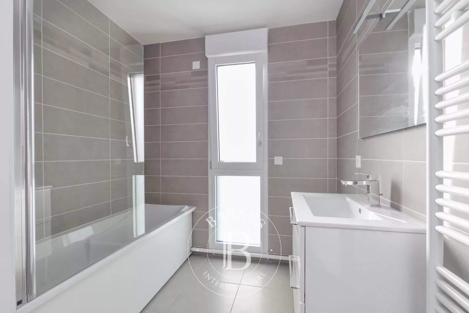 Suresnes  - Appartement 5 Pi&egrave;ces 3 Chambres - picture 11