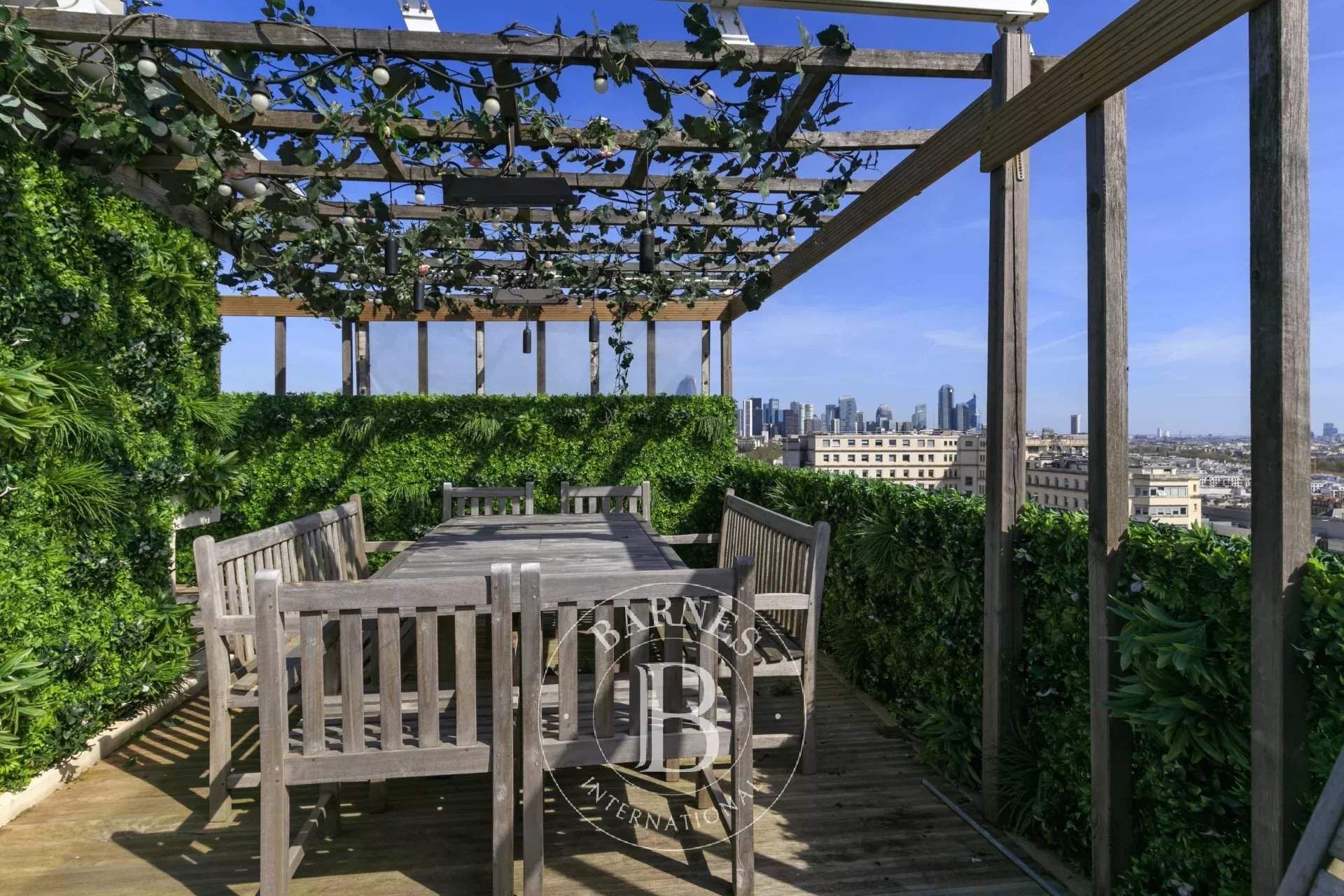 Suresnes  - Apartment 3 Bedrooms - picture 1