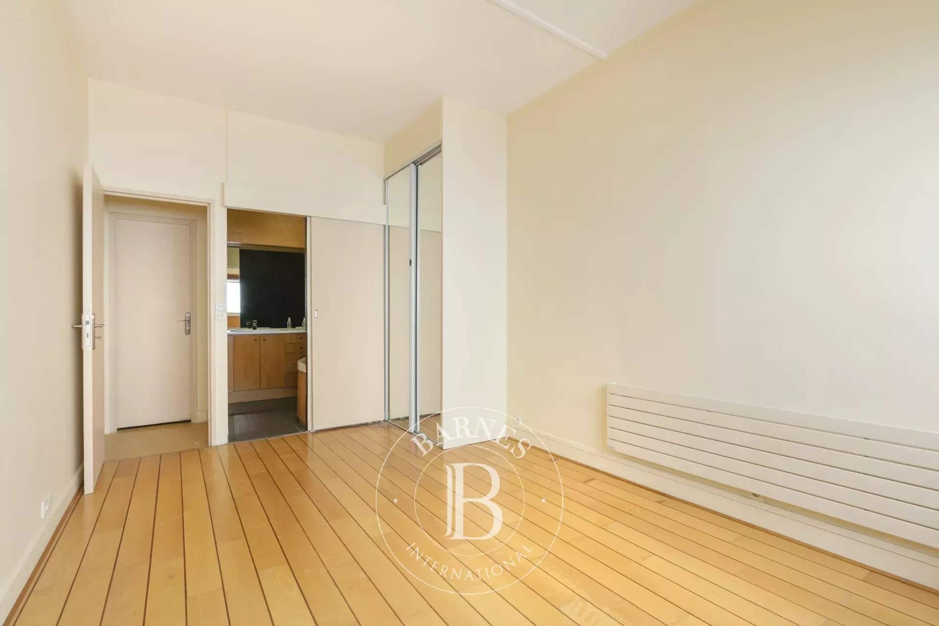 Courbevoie  - Duplex 4 Bedrooms - picture 9