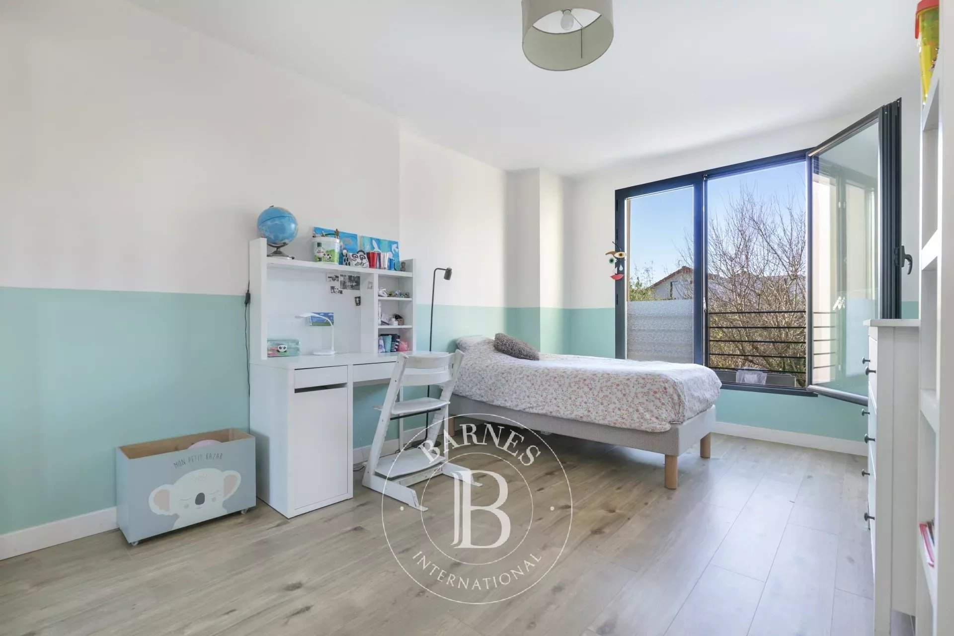 Suresnes  - Maison 6 Pi&egrave;ces 4 Chambres - picture 10