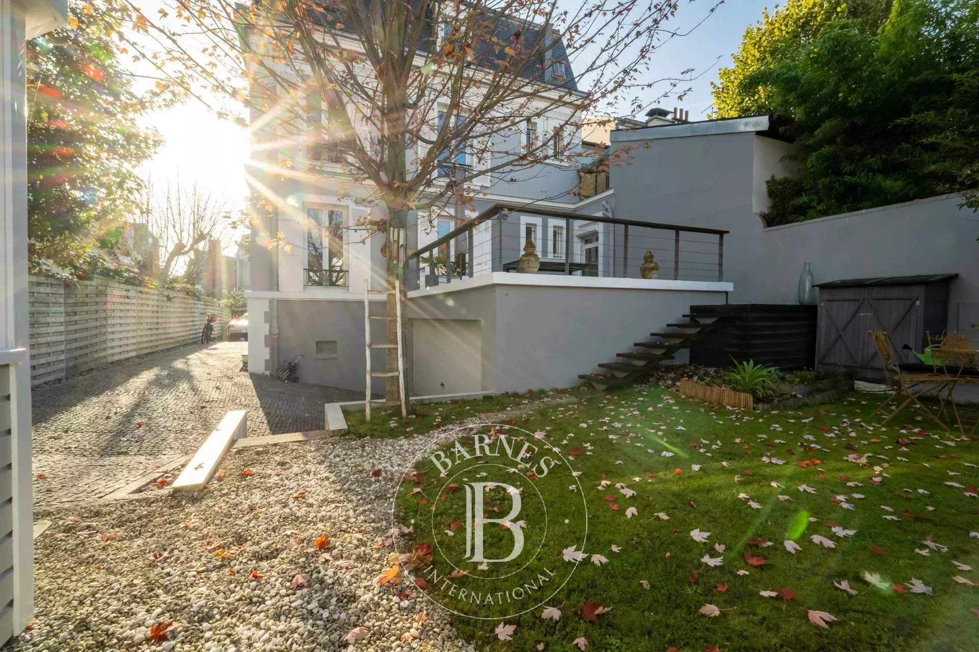 Asnières-sur-Seine  - Maison 8 Pièces 5 Chambres - picture 12