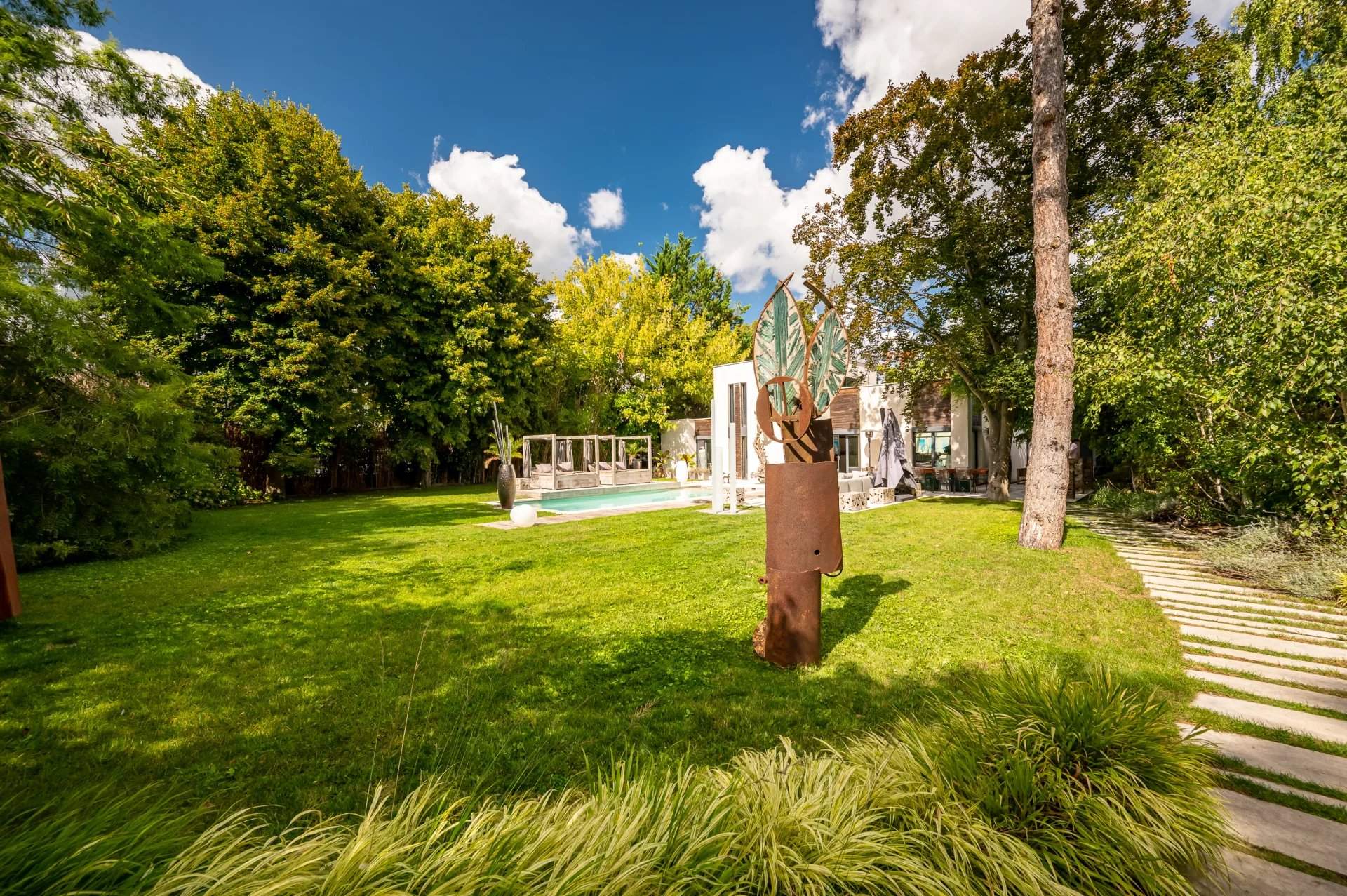 Rueil-Malmaison  - Maison 7 Pi&egrave;ces 6 Chambres - picture 3