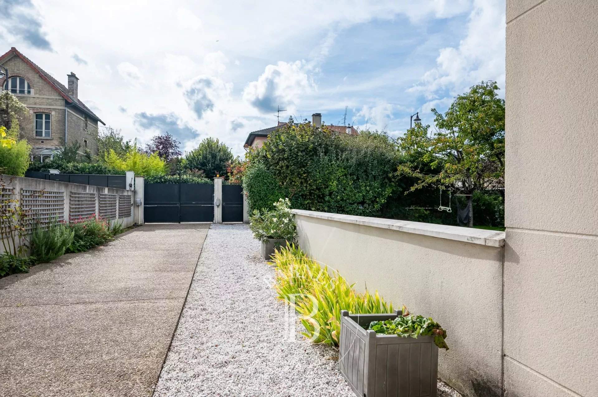 Rueil-Malmaison  - Maison 8 Pi&egrave;ces 5 Chambres - picture 7