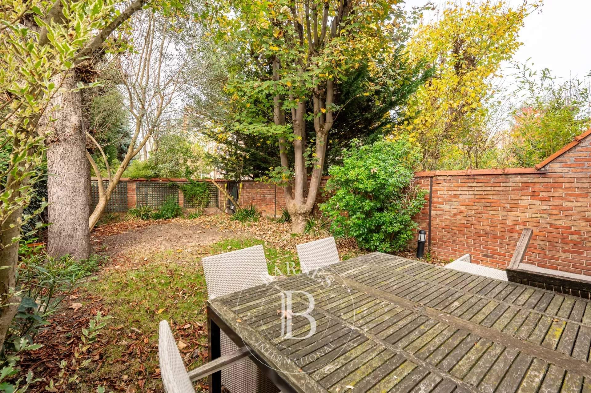 Courbevoie  - Hôtel particulier 8 Pi&egrave;ces 4 Chambres - picture 2