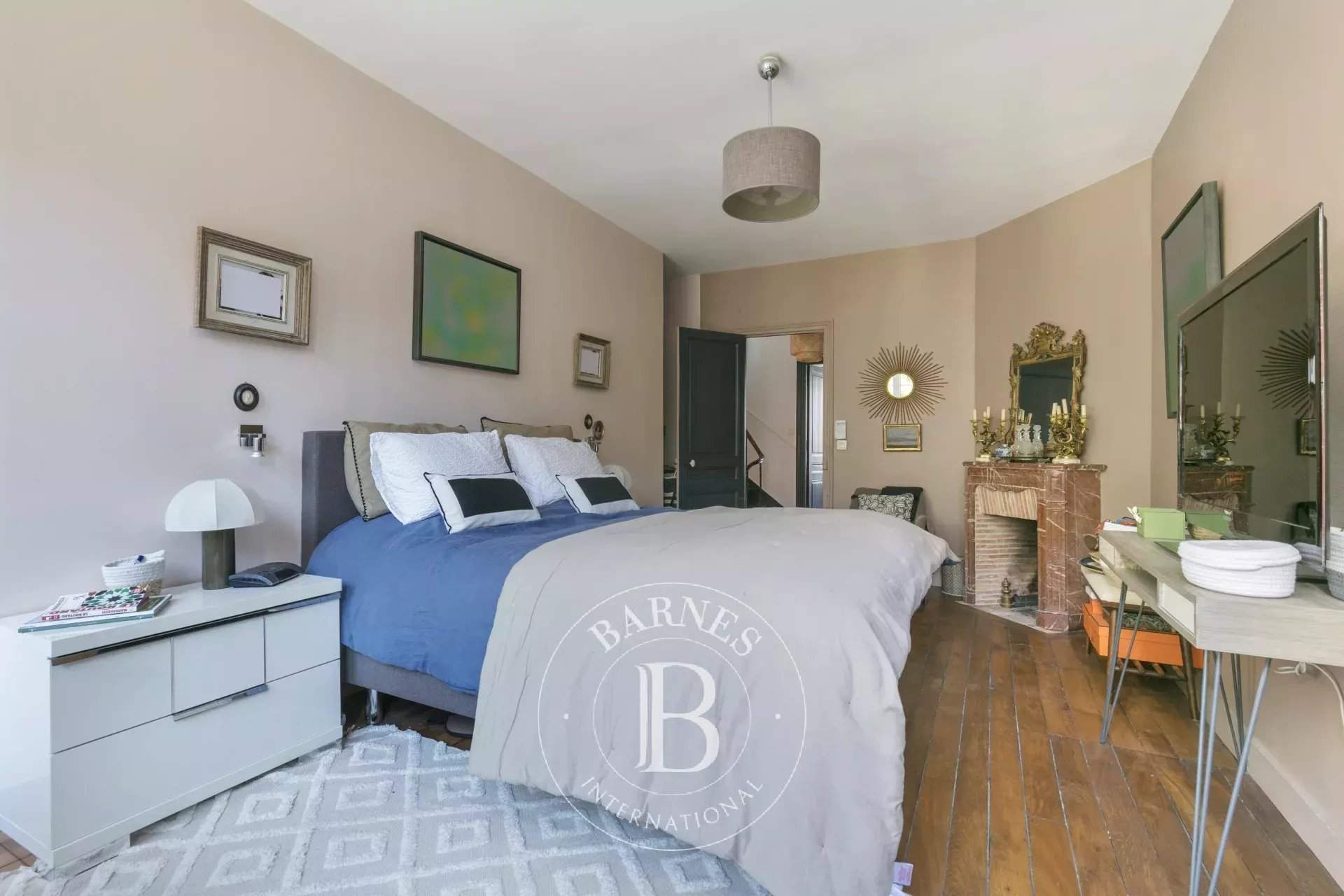 Suresnes  - Maison 10 Pi&egrave;ces 5 Chambres - picture 10