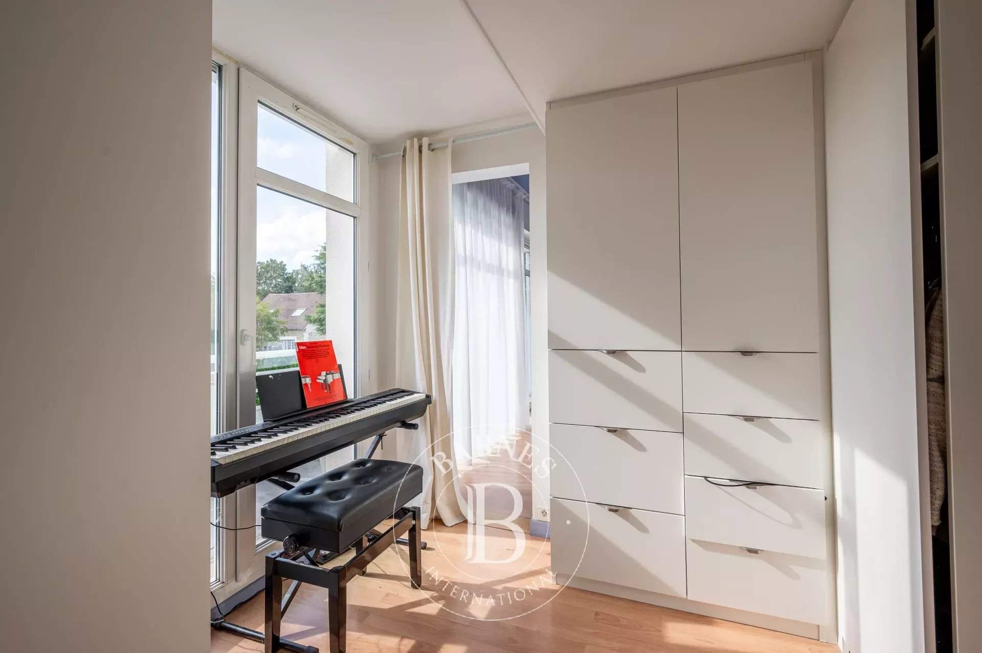 Rueil-Malmaison  - Maison 8 Pi&egrave;ces 5 Chambres - picture 17