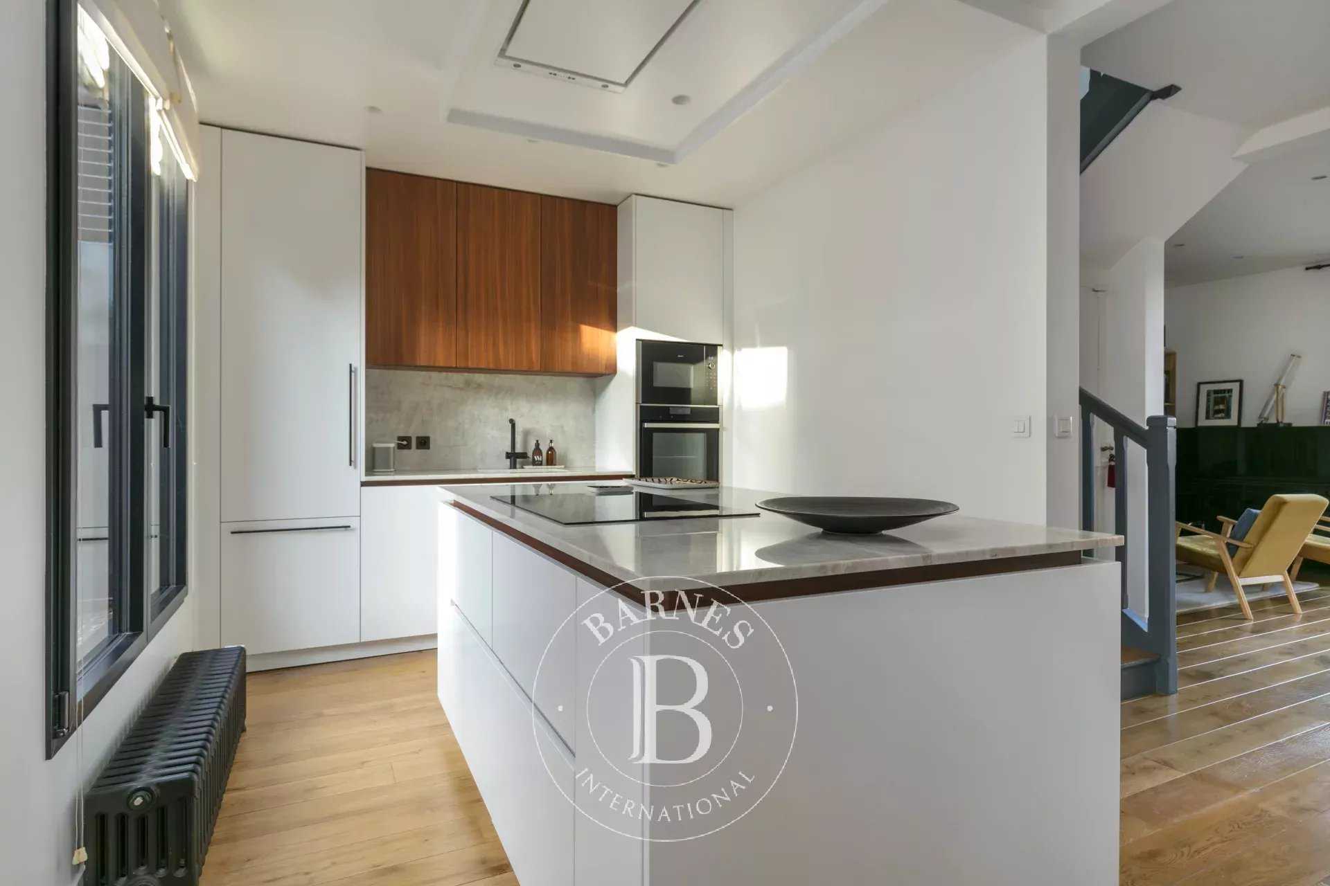 Vanves  - Maison 5 Pi&egrave;ces 3 Chambres