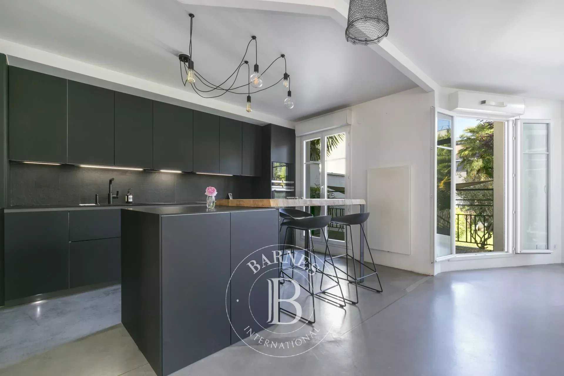 Issy-les-Moulineaux  - Maison 7 Pi&egrave;ces 5 Chambres