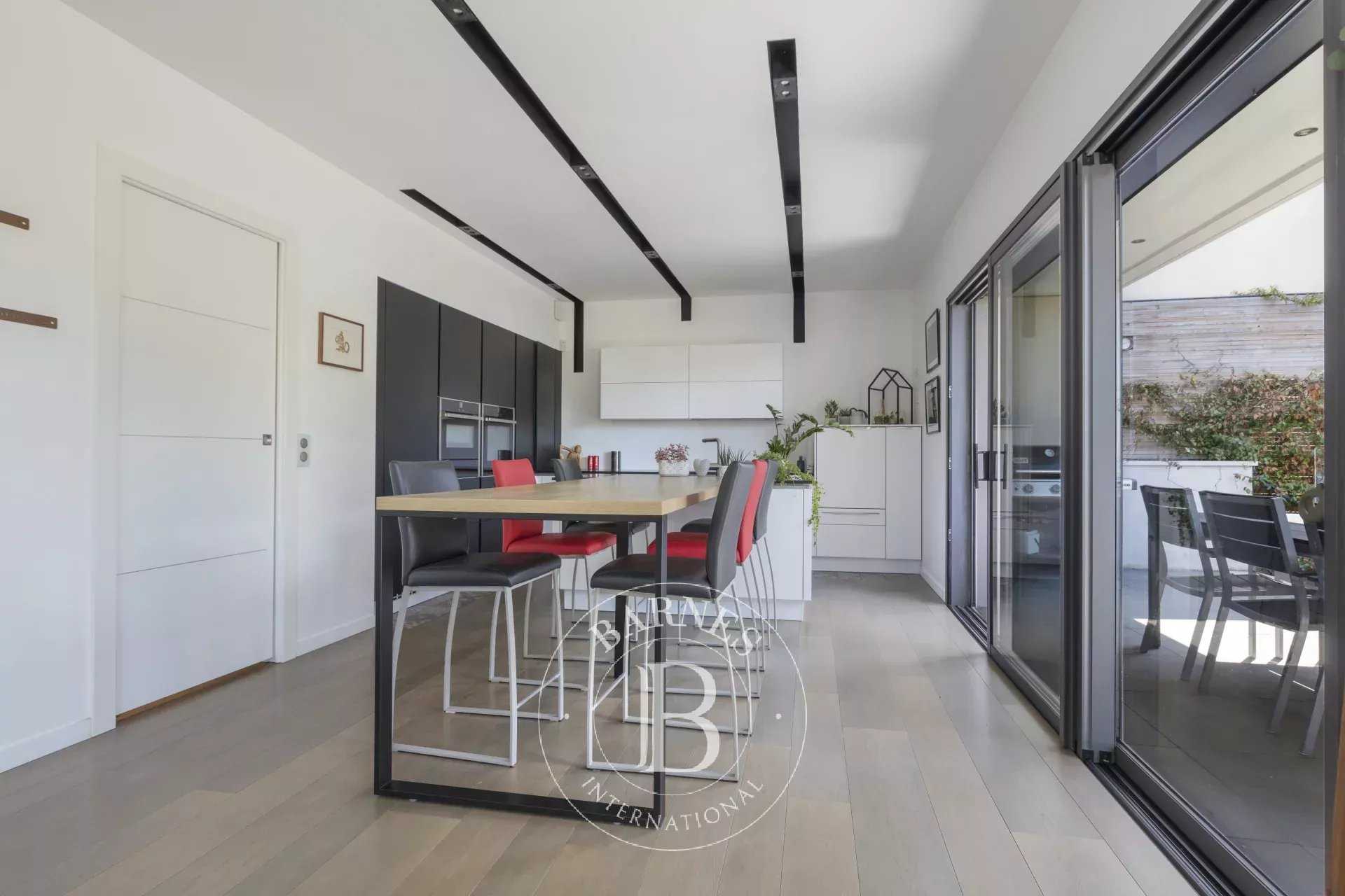 Clamart  - Maison 8 Pièces