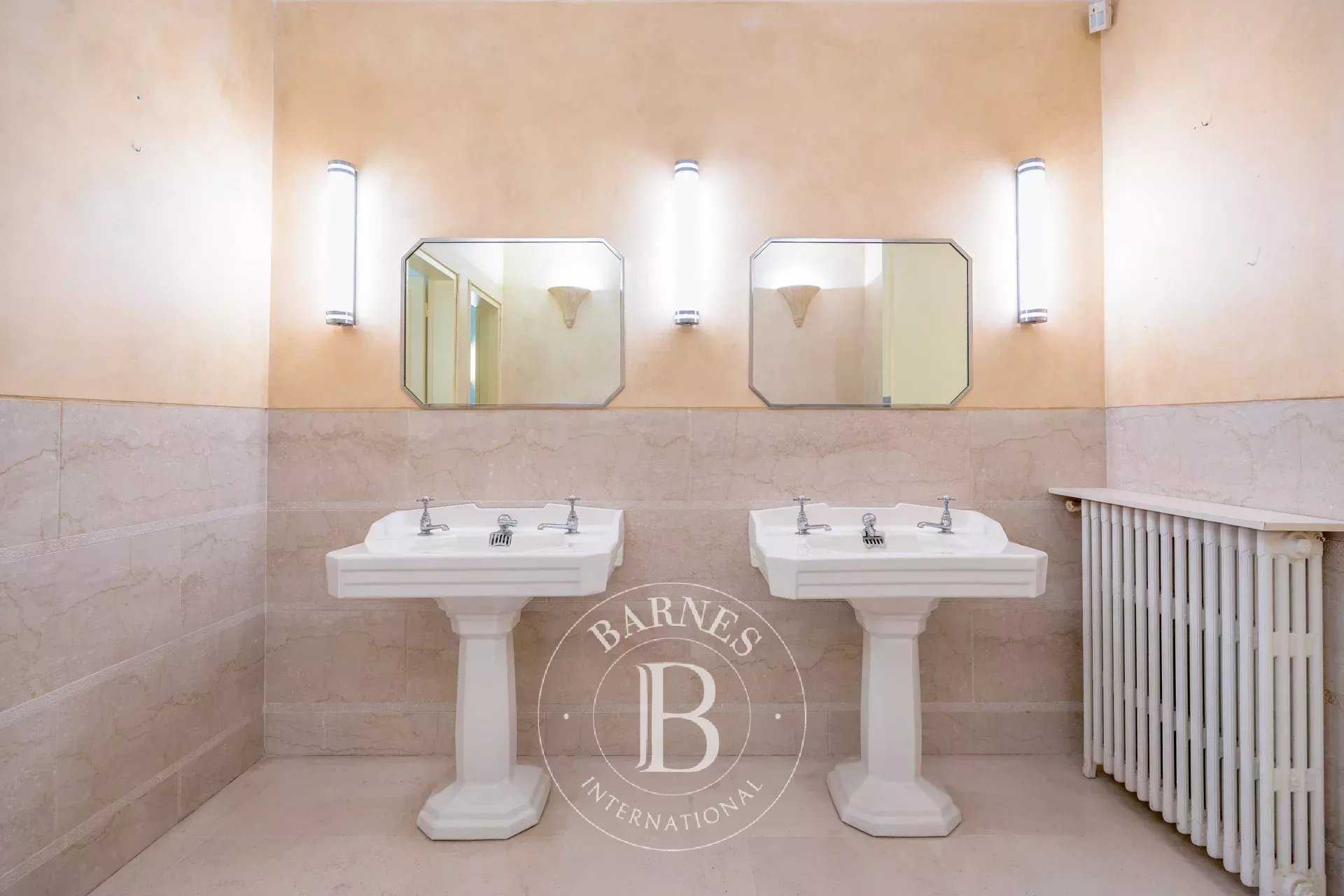 Garches  - Hôtel particulier 15 Pi&egrave;ces 5 Chambres