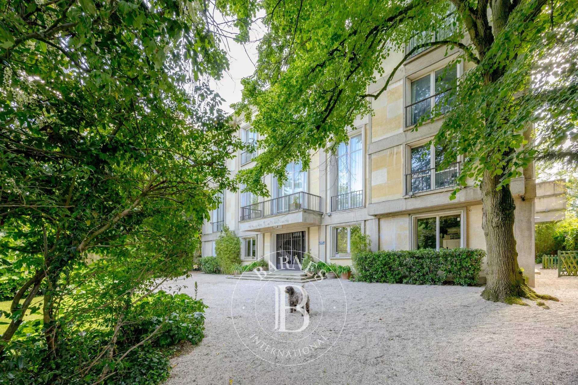 Garches  - Hôtel particulier 15 Pi&egrave;ces 5 Chambres