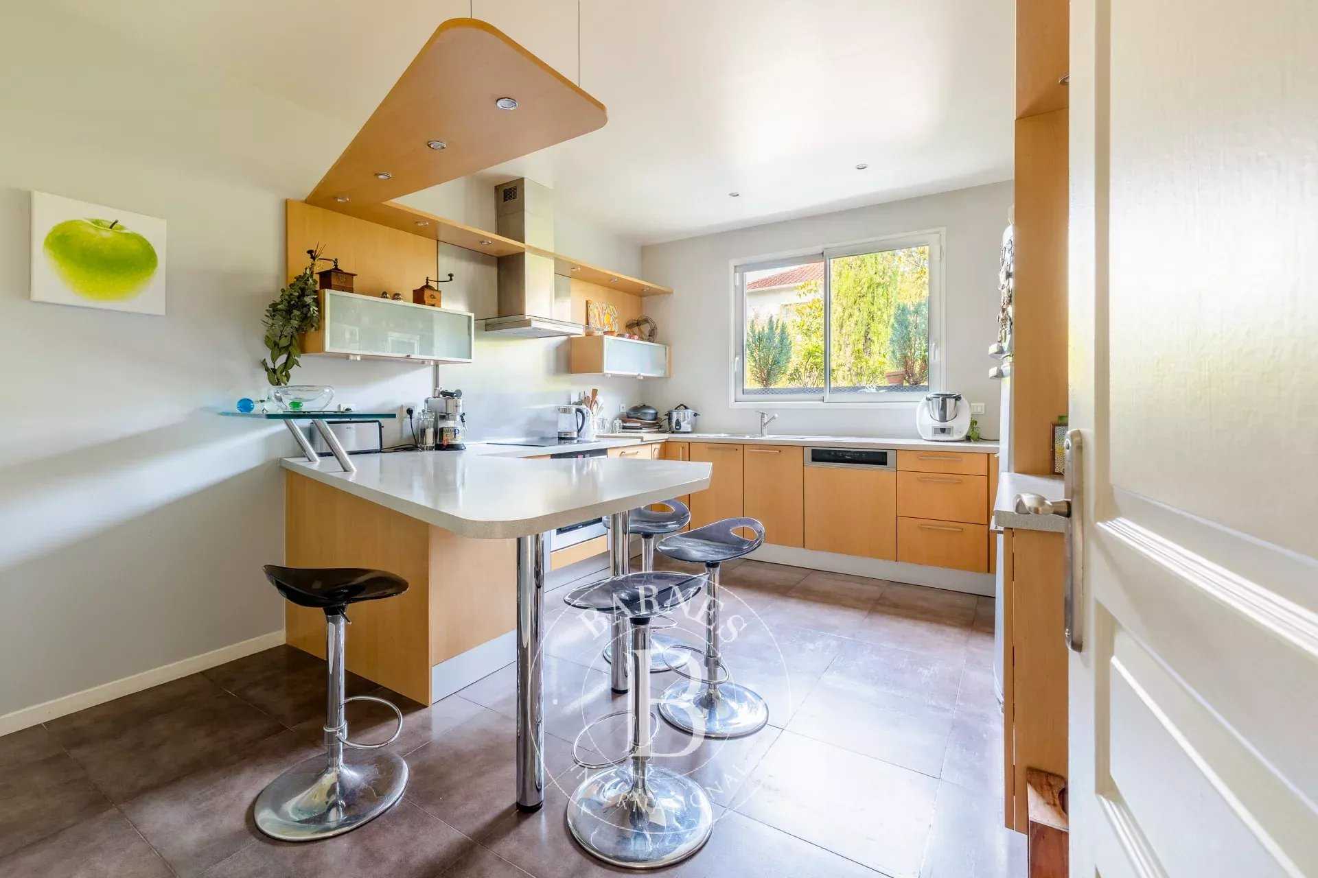 Châtillon  - Maison 8 Pi&egrave;ces 5 Chambres