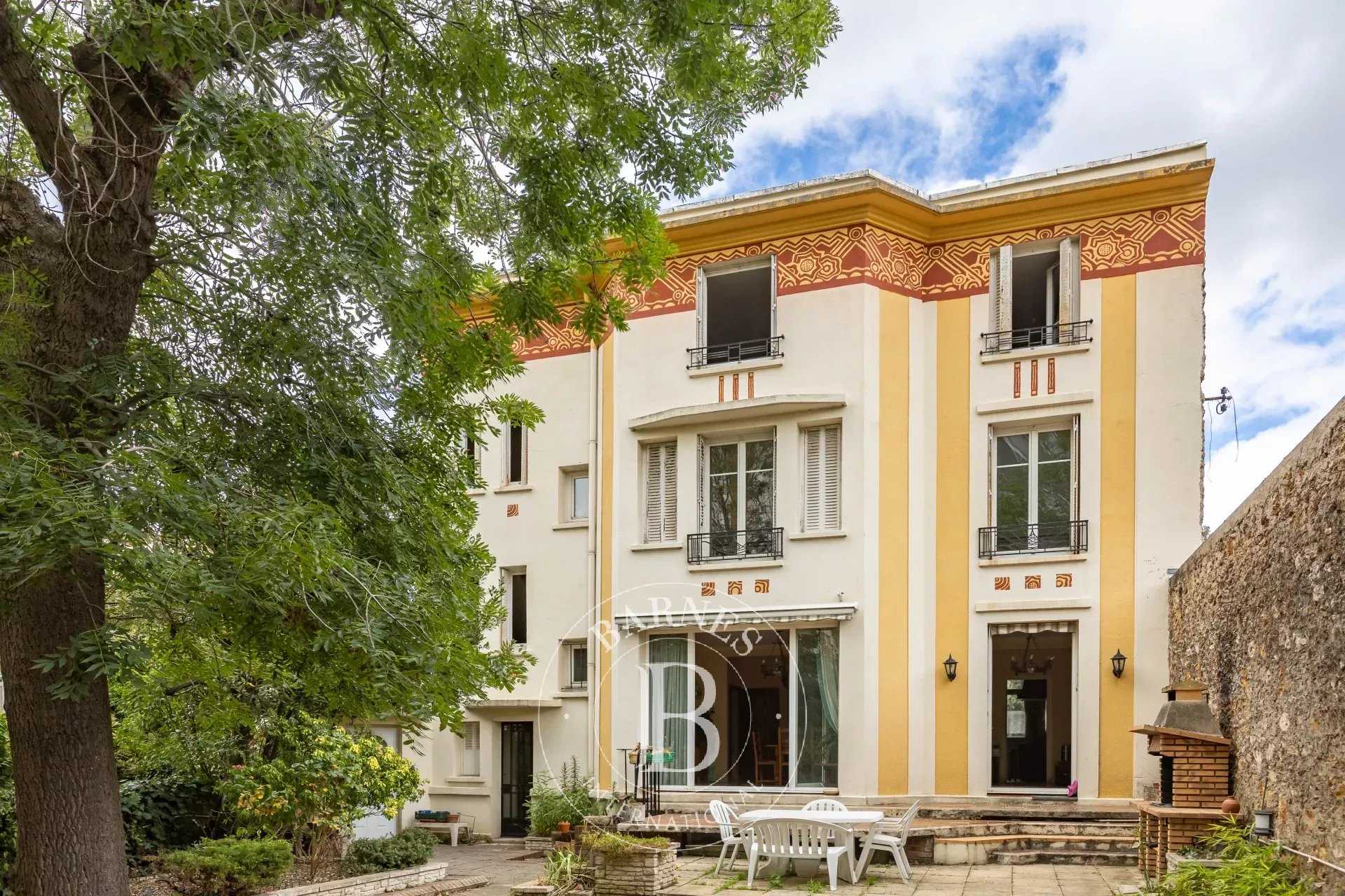 Montrouge  - Maison 10 Pi&egrave;ces 7 Chambres