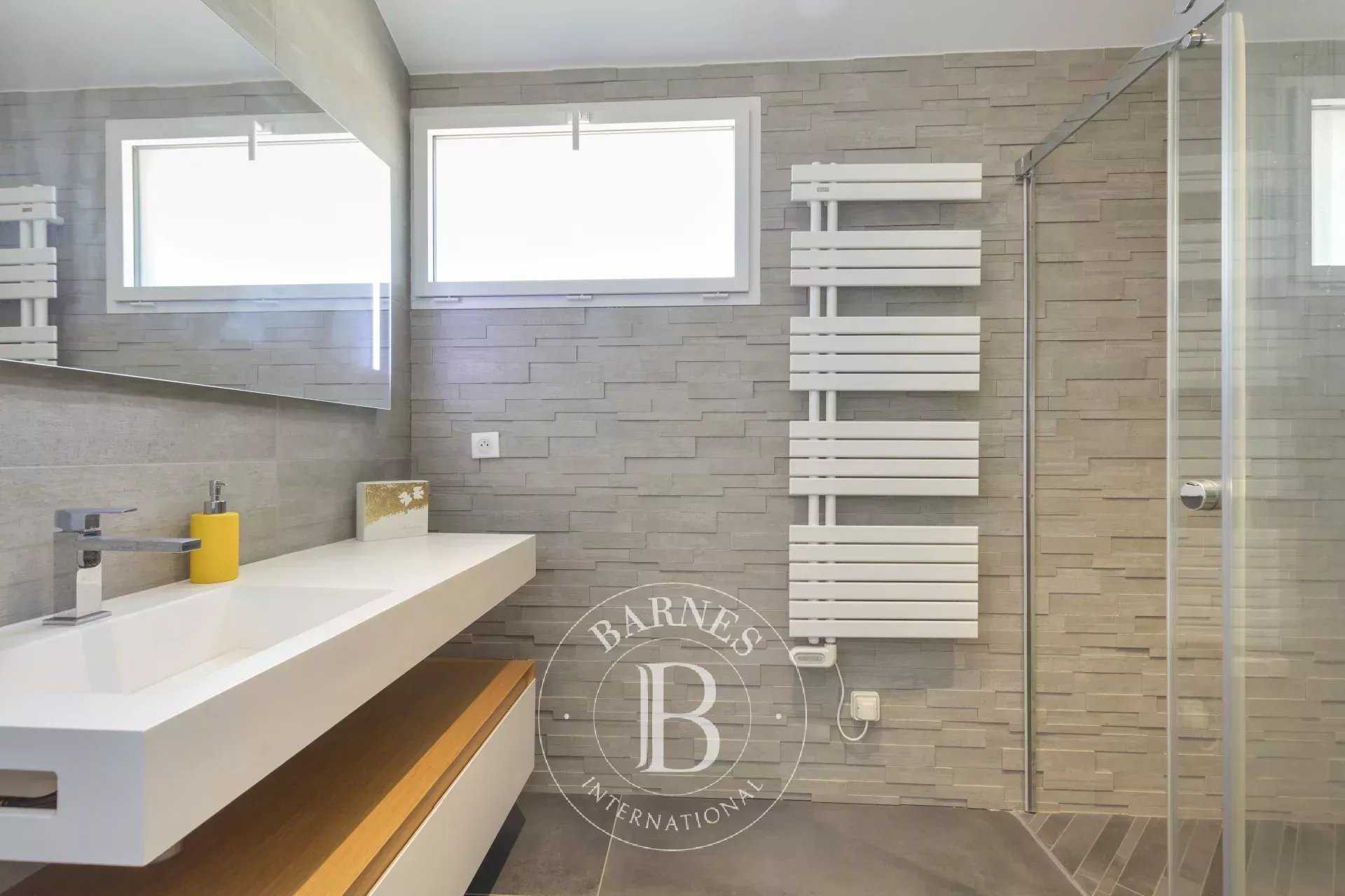 Clamart  - Maison 8 Pièces