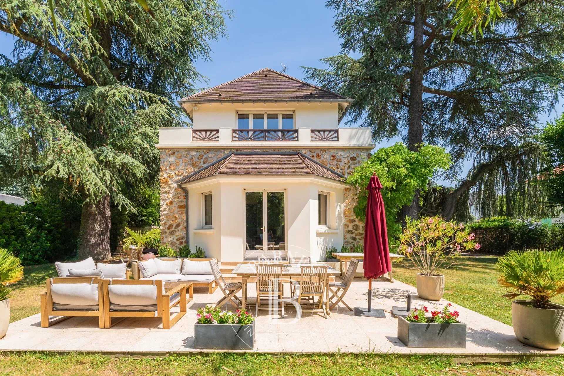 Vaucresson  - Maison 10 Pi&egrave;ces