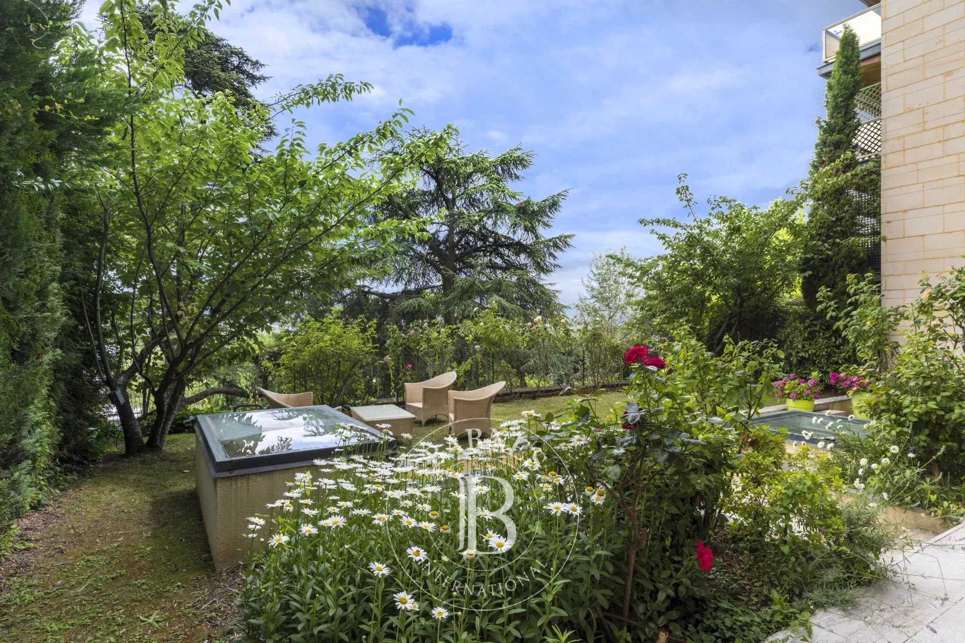Saint-Cloud  - Apartment 5 Bedrooms