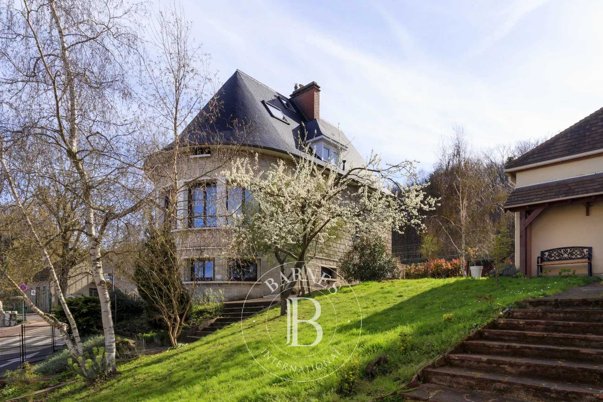 Chaville  - Maison 7 Pi&egrave;ces 5 Chambres