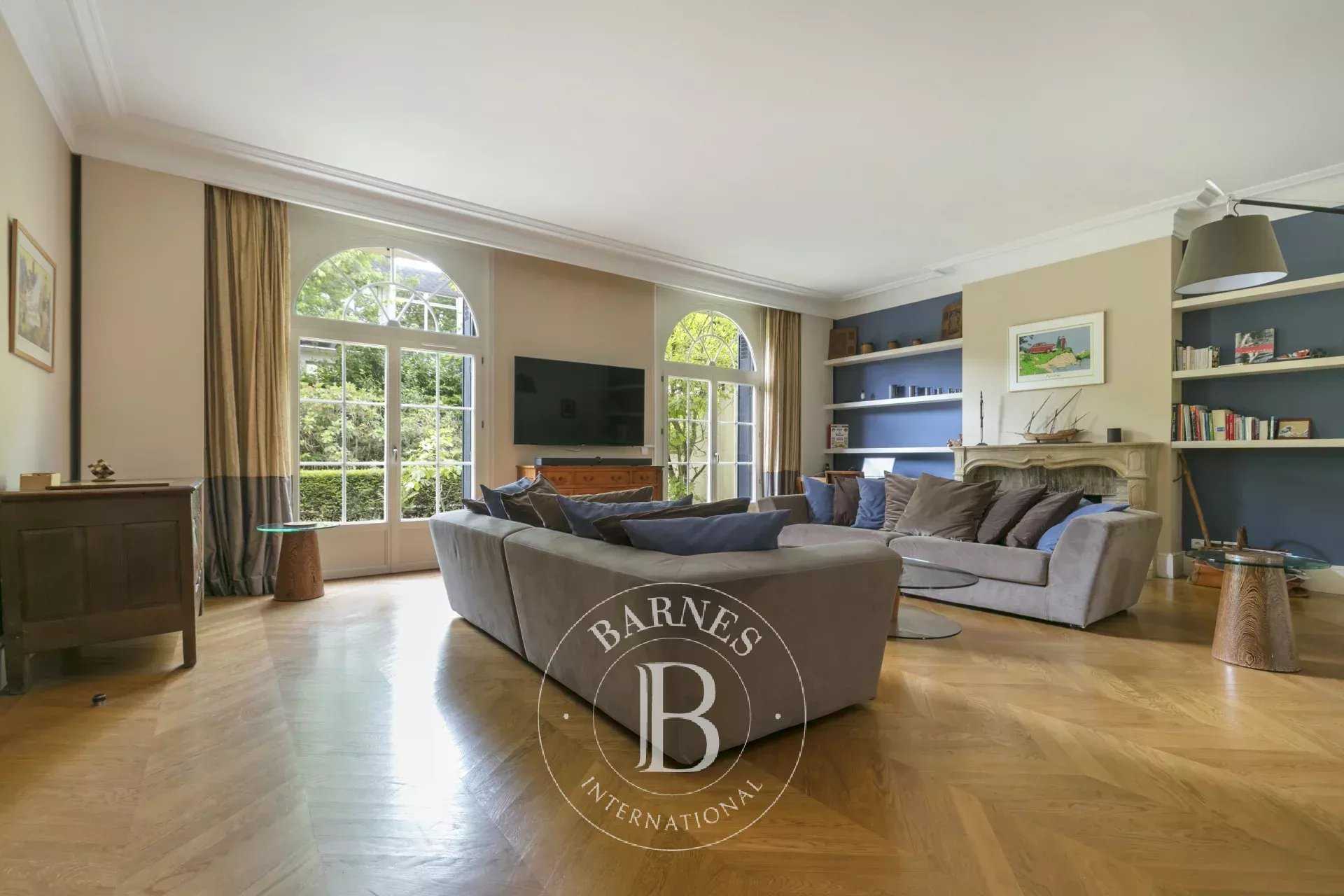 Garches  - House 5 Bedrooms