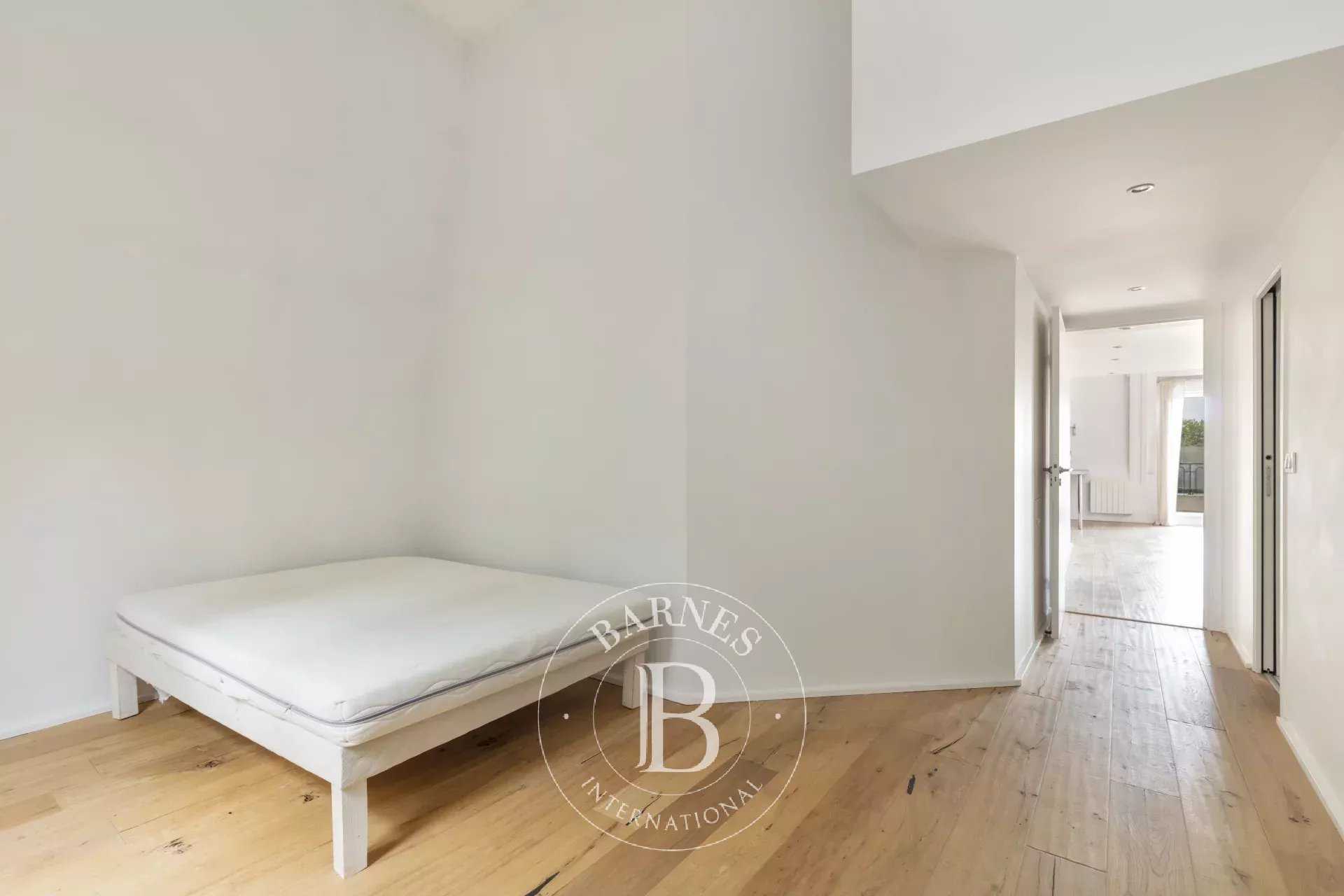 Saint-Cloud  - Appartement 5 Pièces 4 Chambres