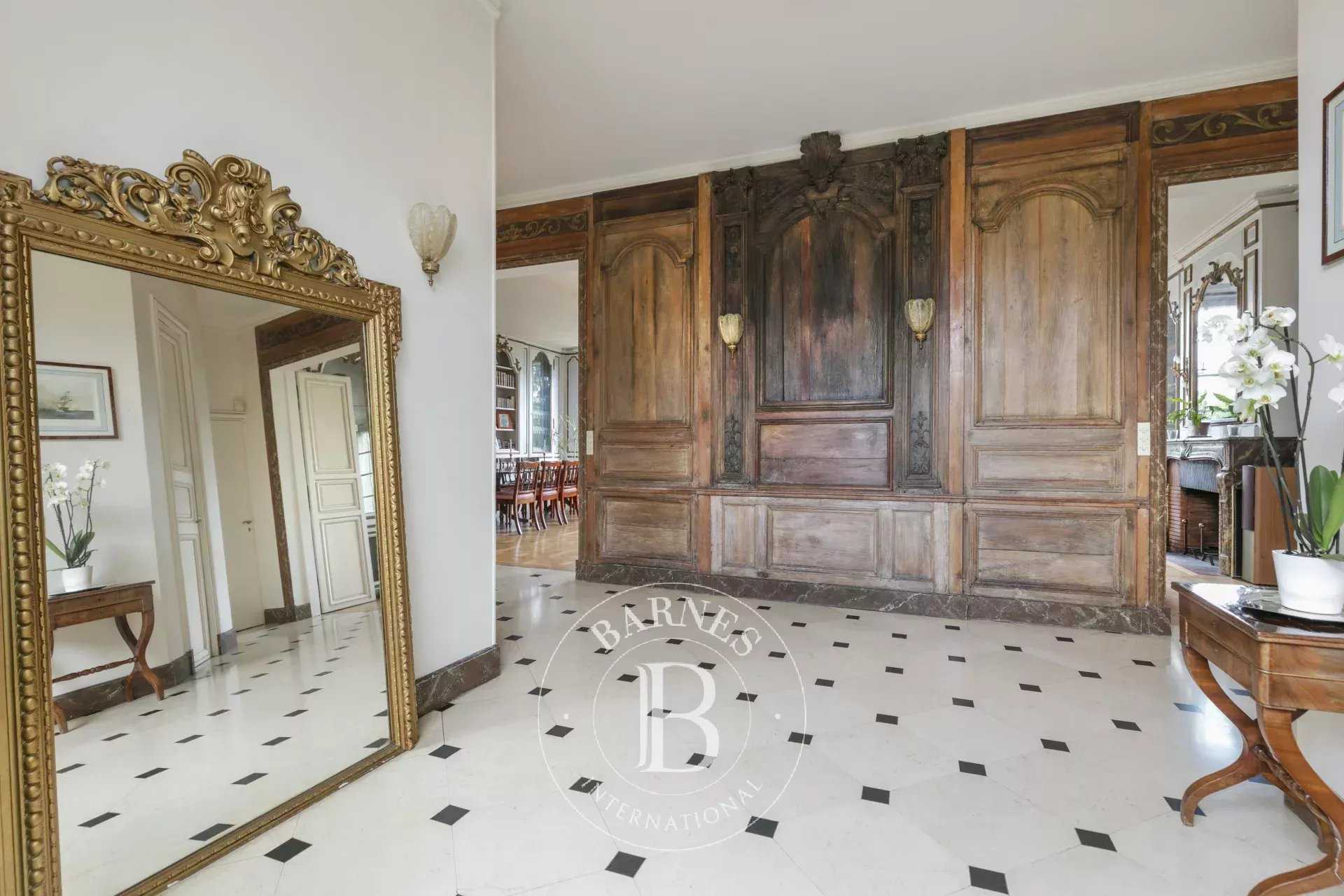 Saint-Cloud  - House 6 Bedrooms