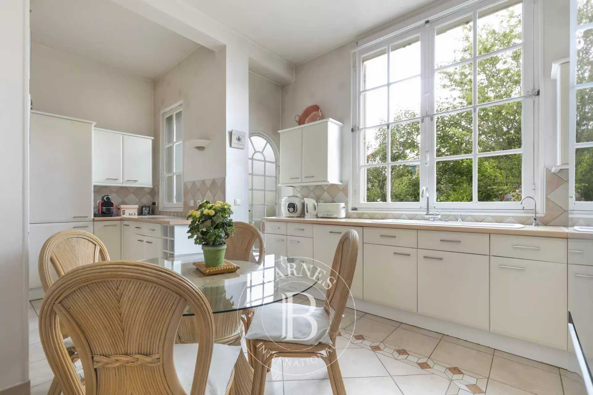 Saint-Cloud  - House 6 Bedrooms