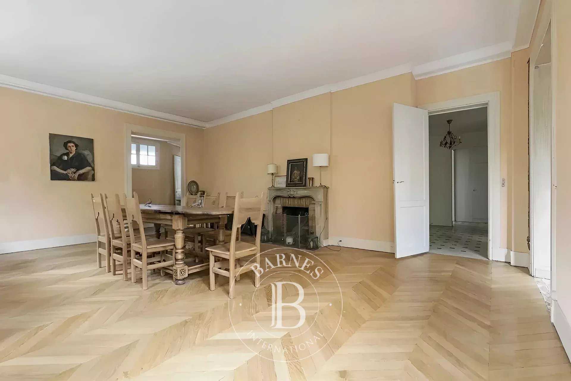 Garches  - Appartement 10 Pi&egrave;ces 4 Chambres