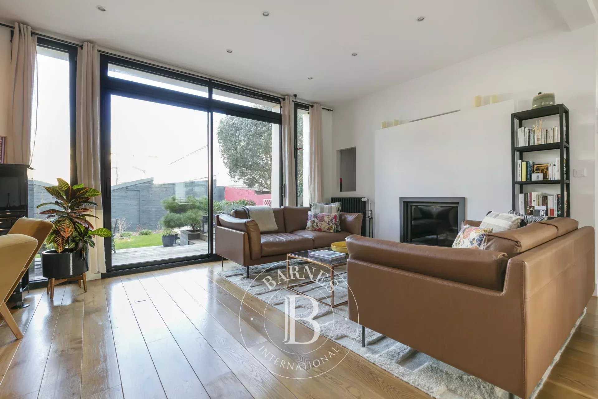 Vanves  - Maison 5 Pi&egrave;ces 3 Chambres