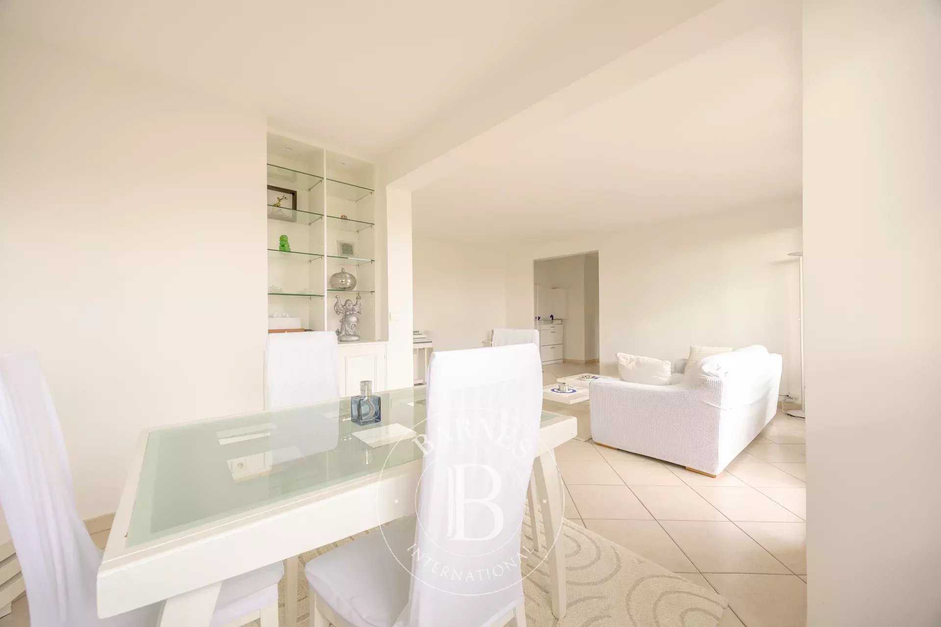 Saint-Cloud  - Appartement 5 Pi&egrave;ces 4 Chambres