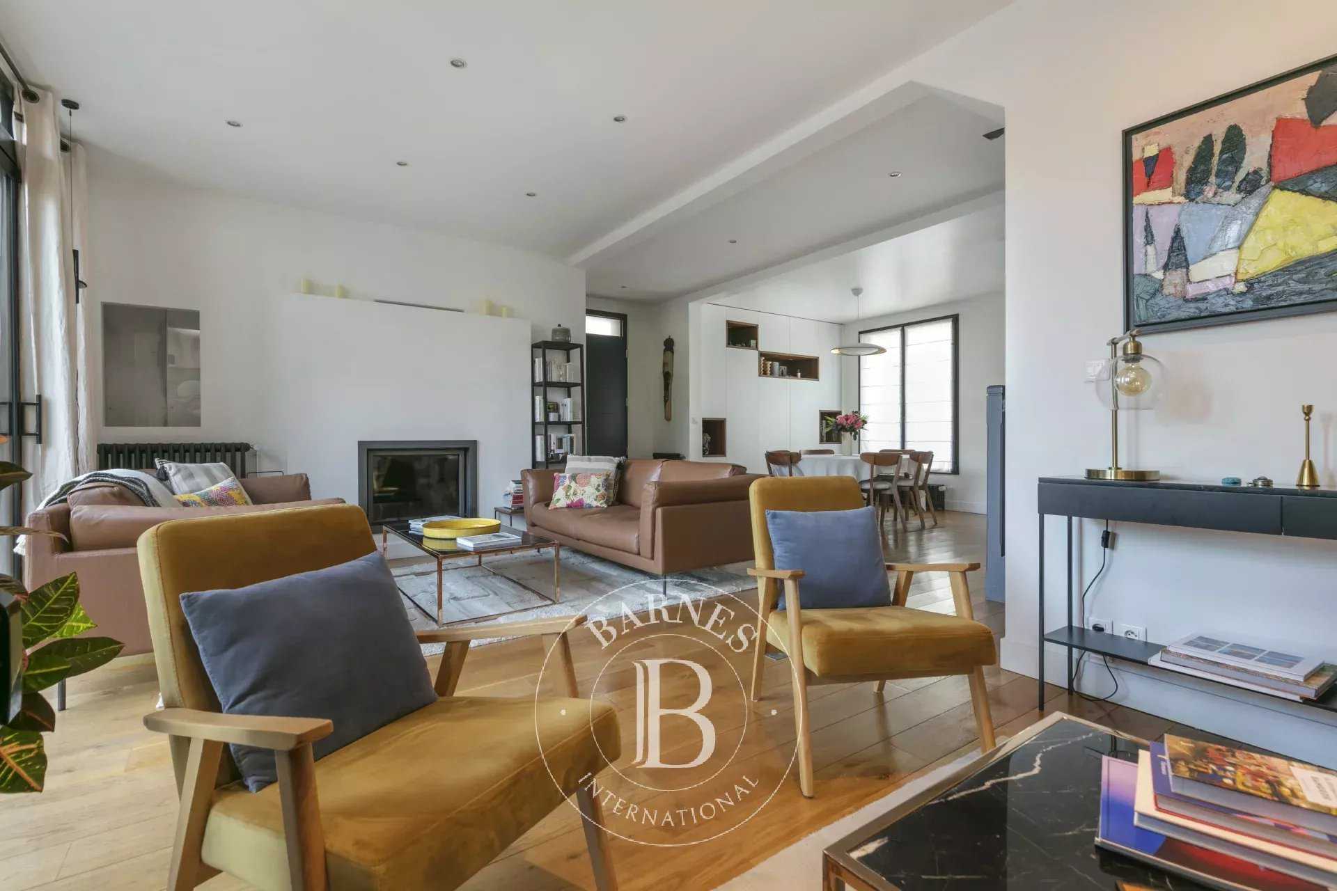 Vanves  - Maison 5 Pi&egrave;ces 3 Chambres