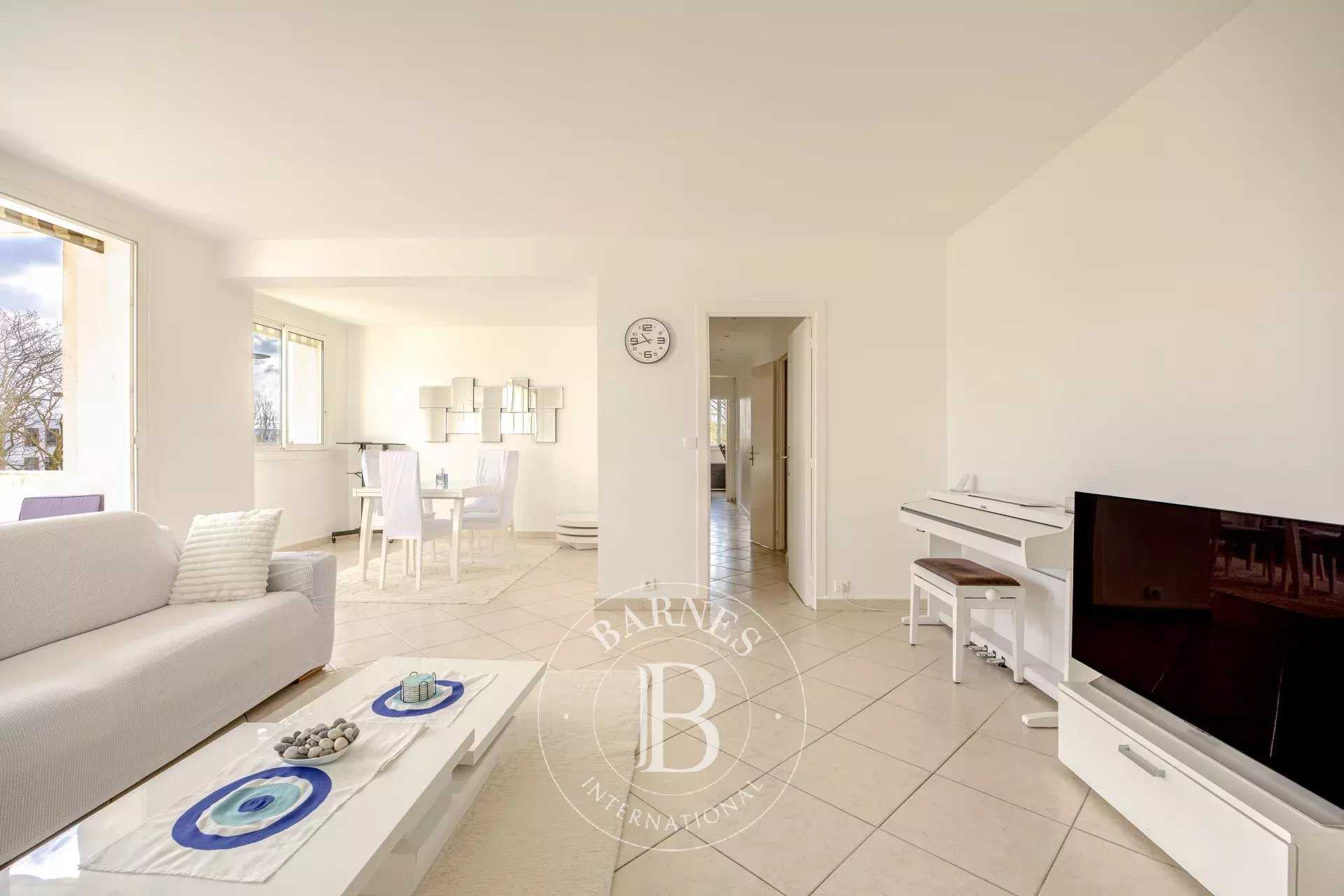 Saint-Cloud  - Appartement 5 Pi&egrave;ces 4 Chambres