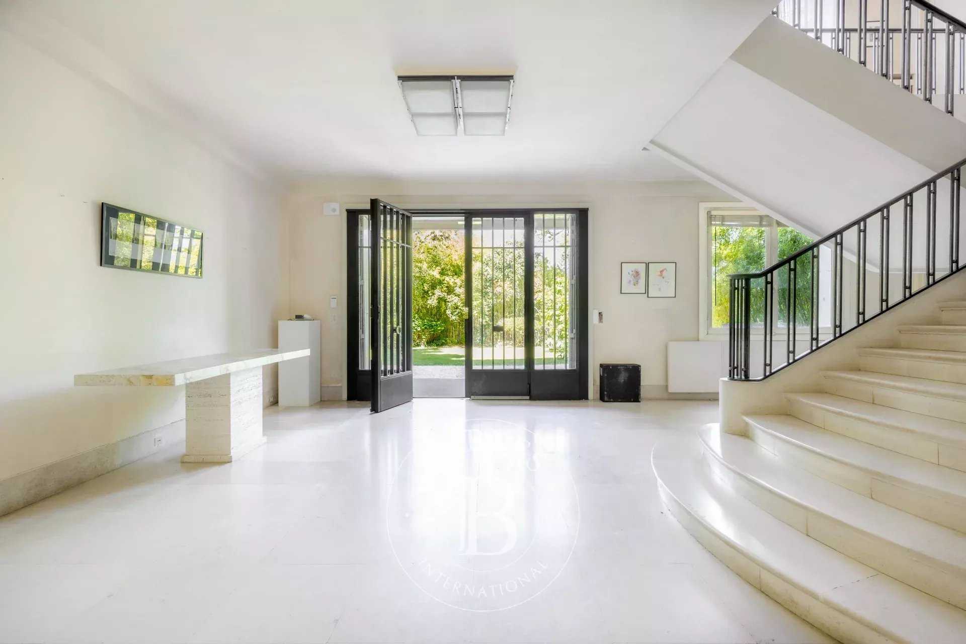 Garches  - Hôtel particulier 15 Pi&egrave;ces 5 Chambres